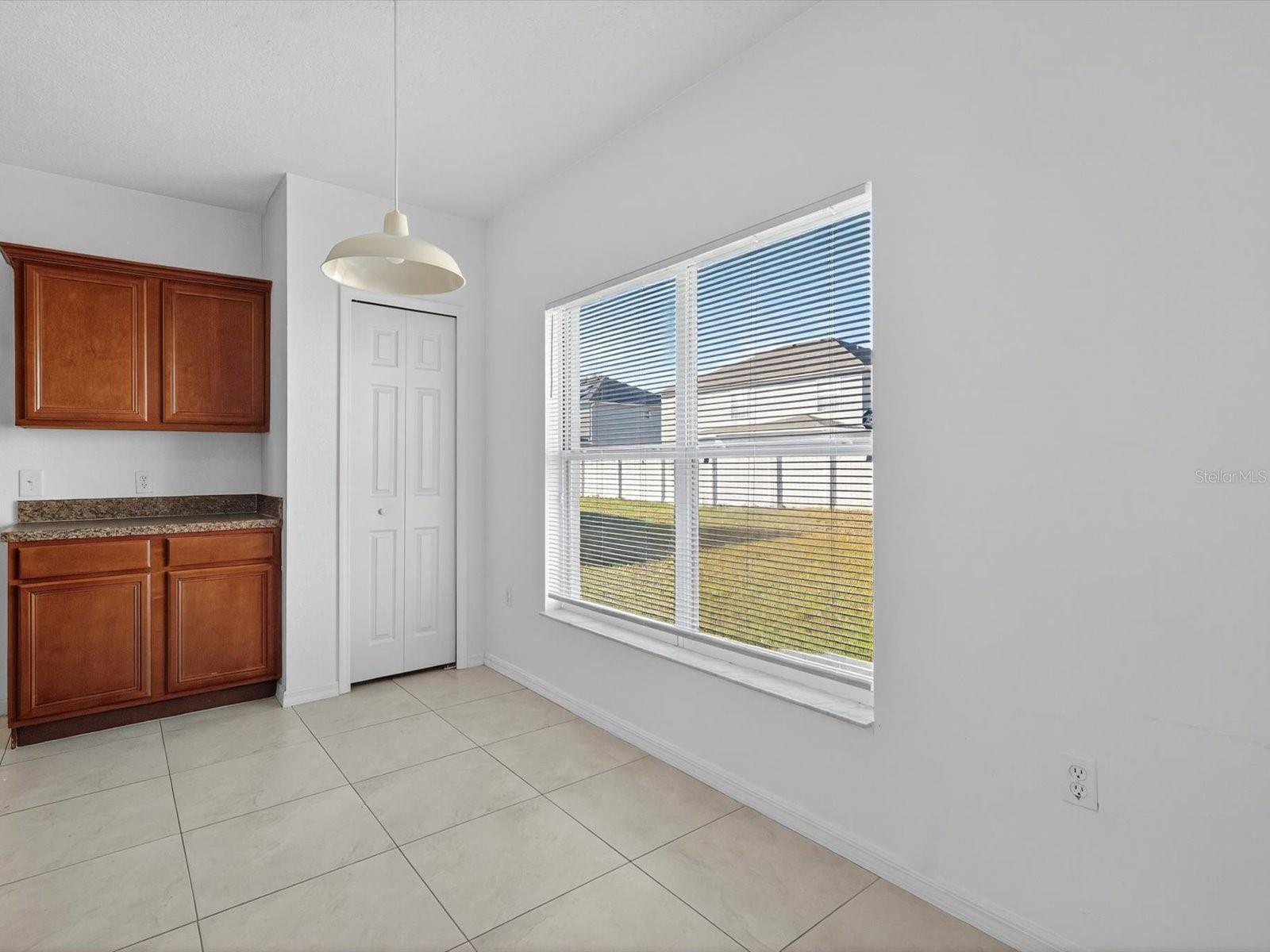 Image 14 of 37 For 556 Viceroy Court