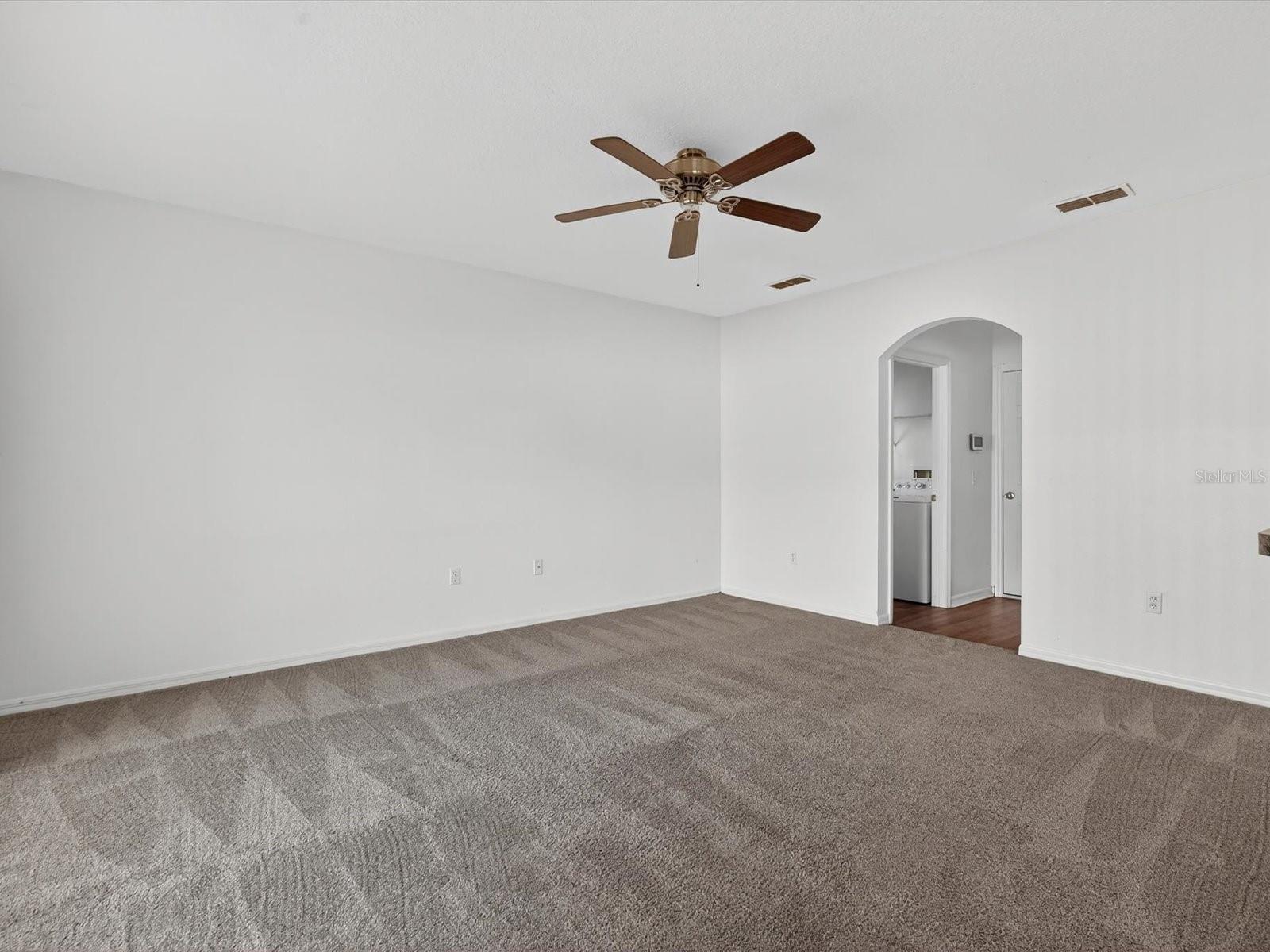 Image 15 of 37 For 556 Viceroy Court