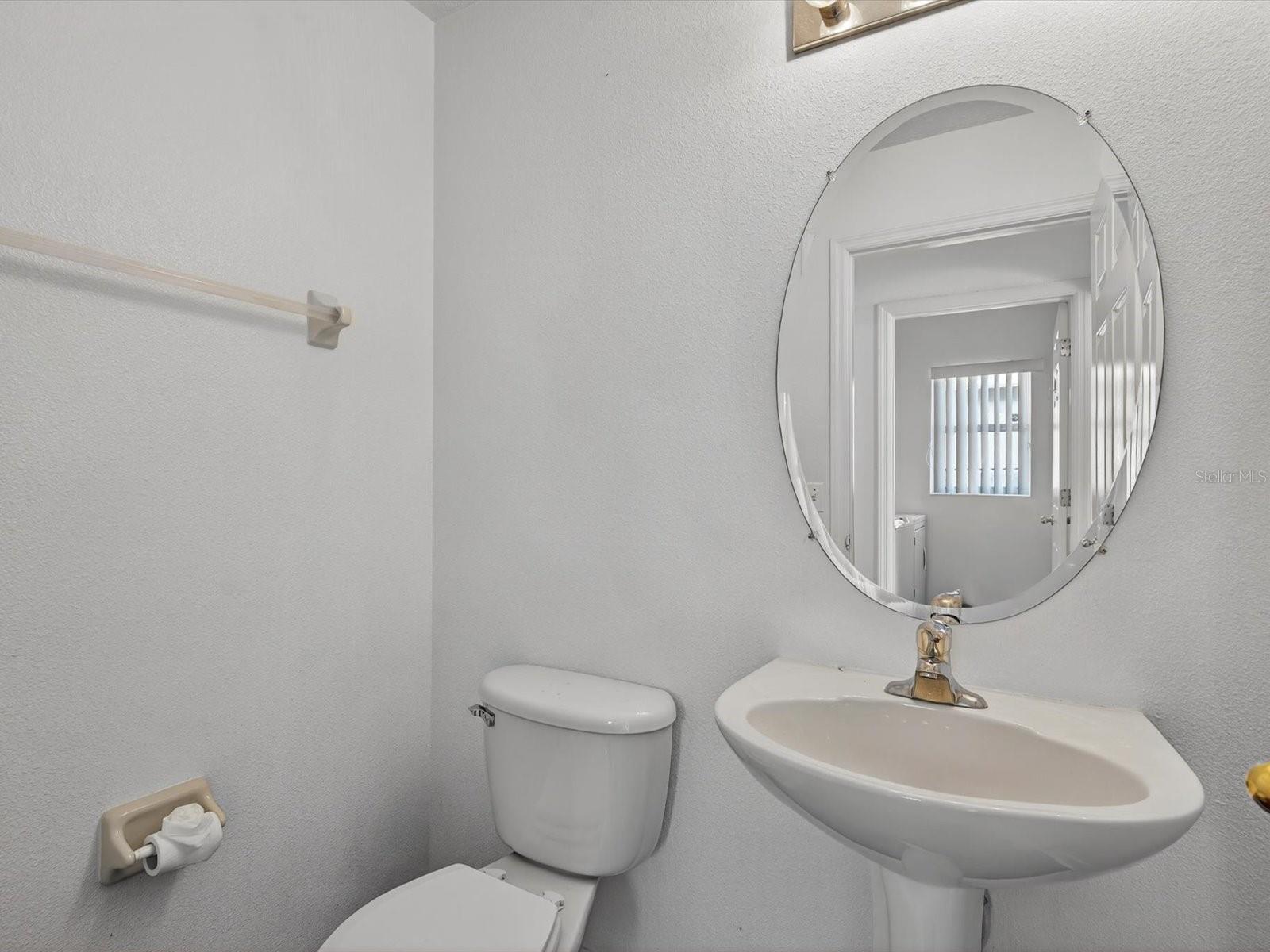 Image 17 of 37 For 556 Viceroy Court