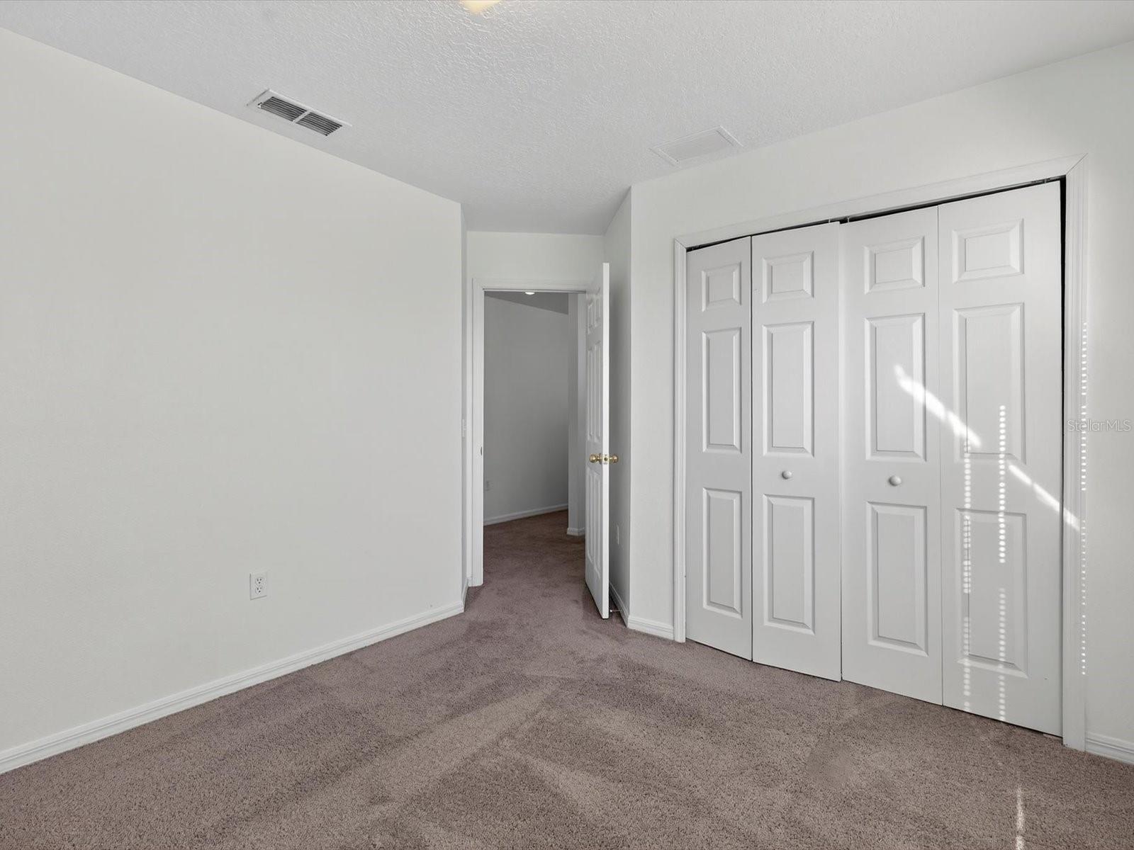 Image 19 of 37 For 556 Viceroy Court