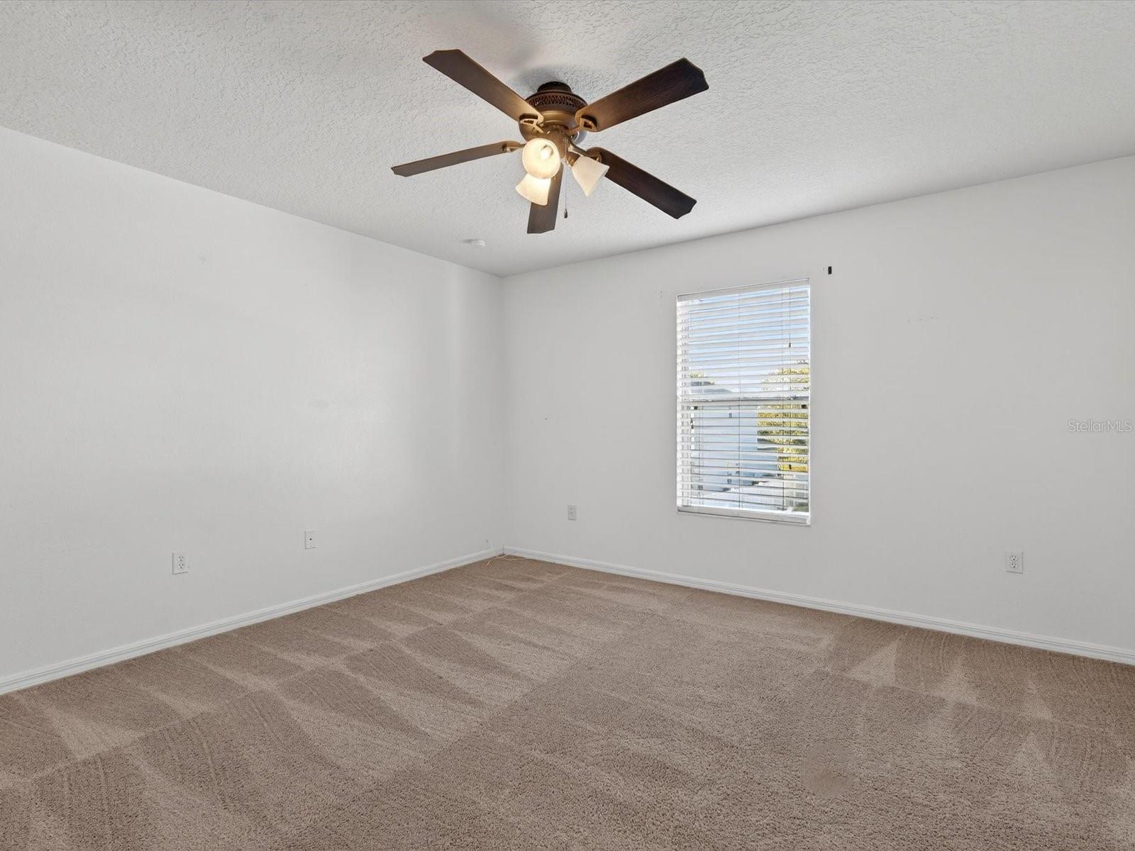 Image 20 of 37 For 556 Viceroy Court