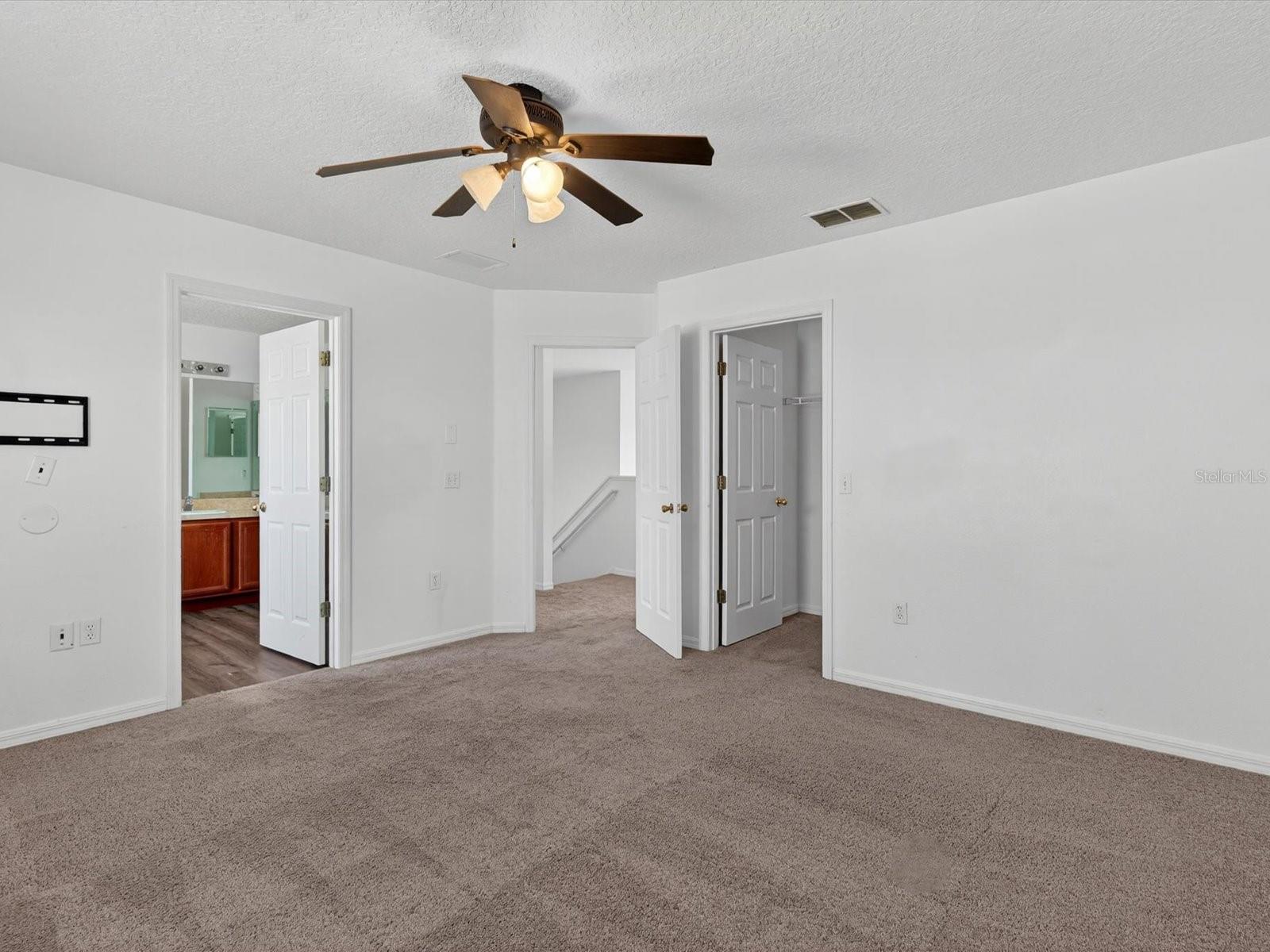 Image 21 of 37 For 556 Viceroy Court