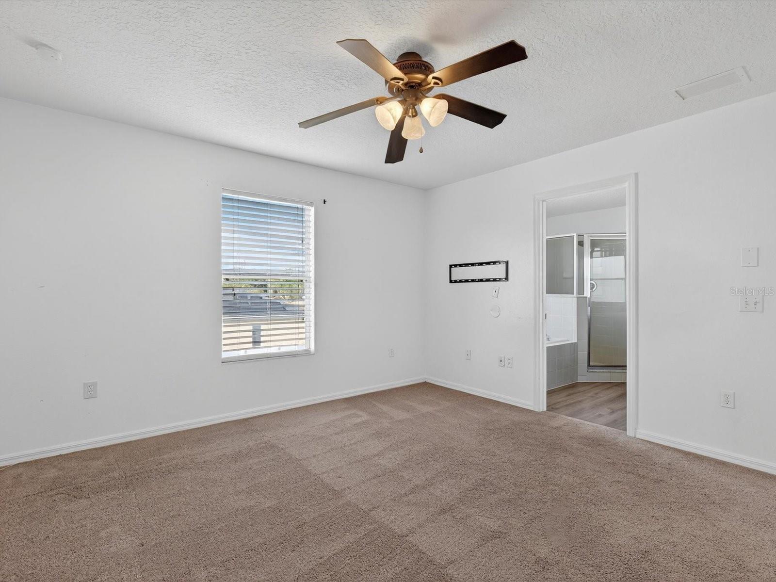 Image 22 of 37 For 556 Viceroy Court