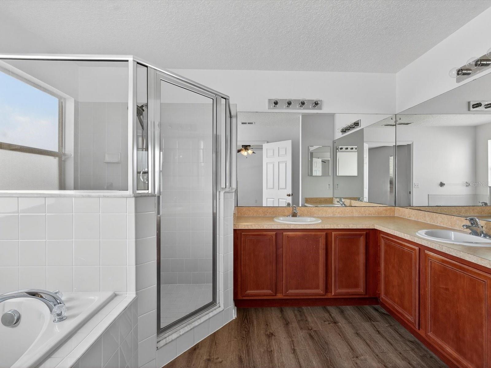 Image 23 of 37 For 556 Viceroy Court