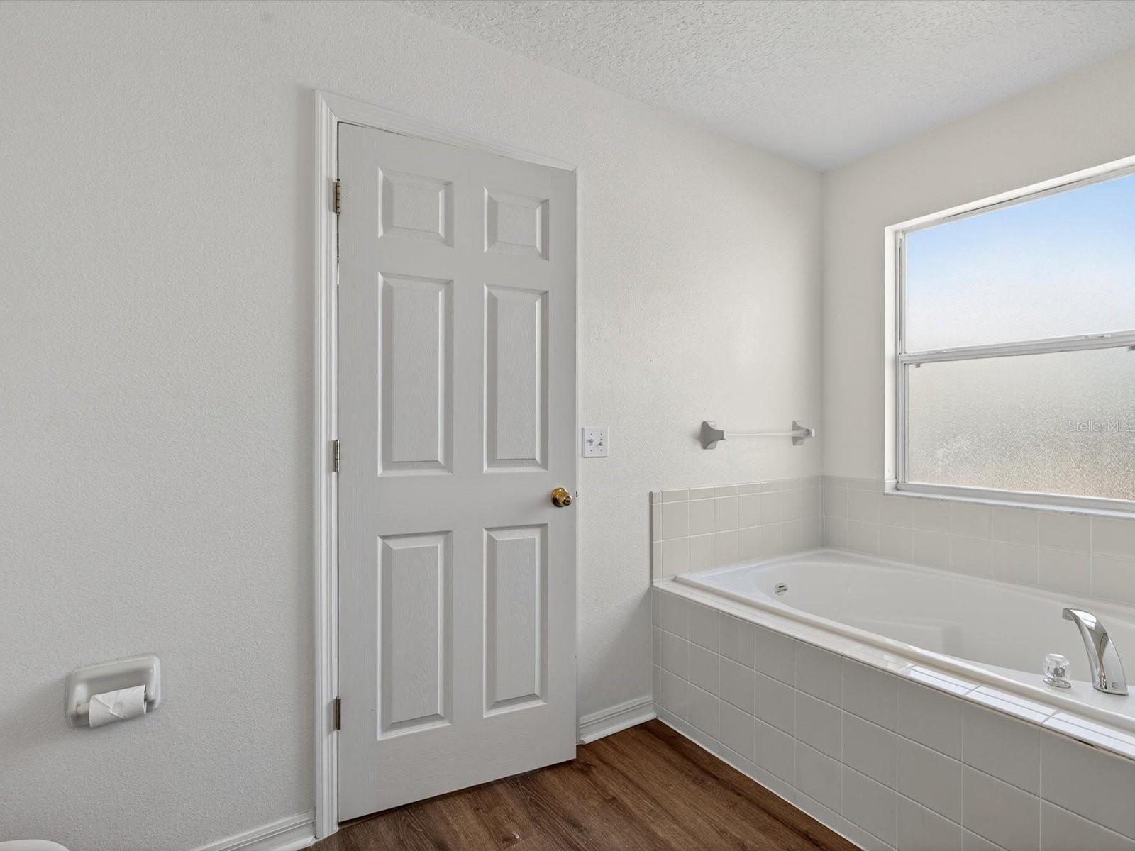 Image 24 of 37 For 556 Viceroy Court