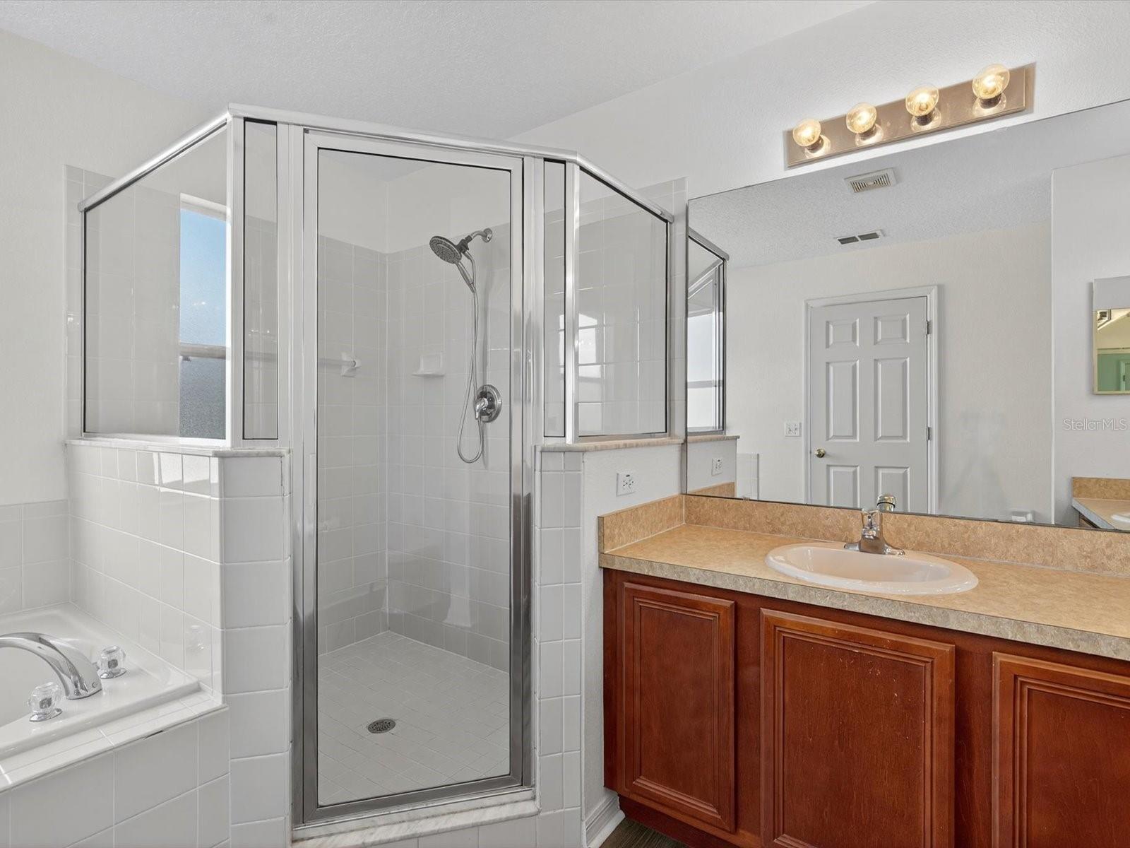 Image 25 of 37 For 556 Viceroy Court