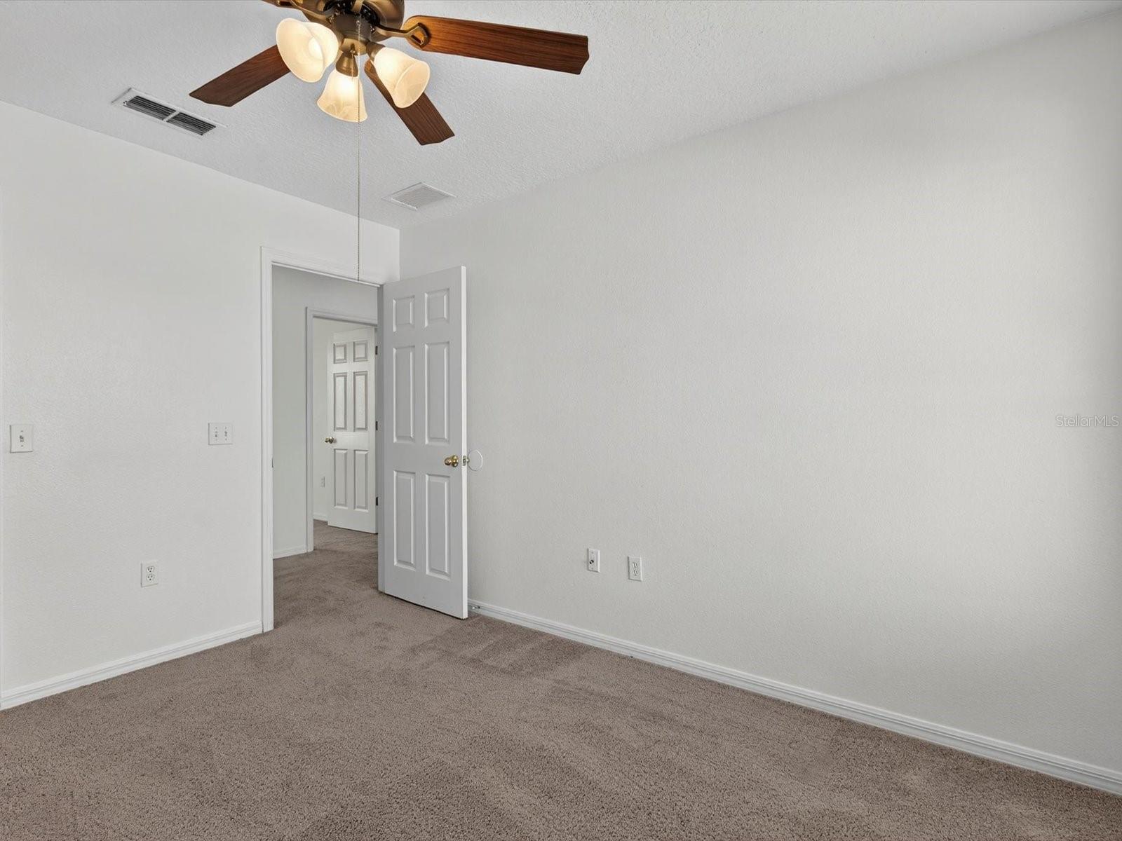 Image 28 of 37 For 556 Viceroy Court