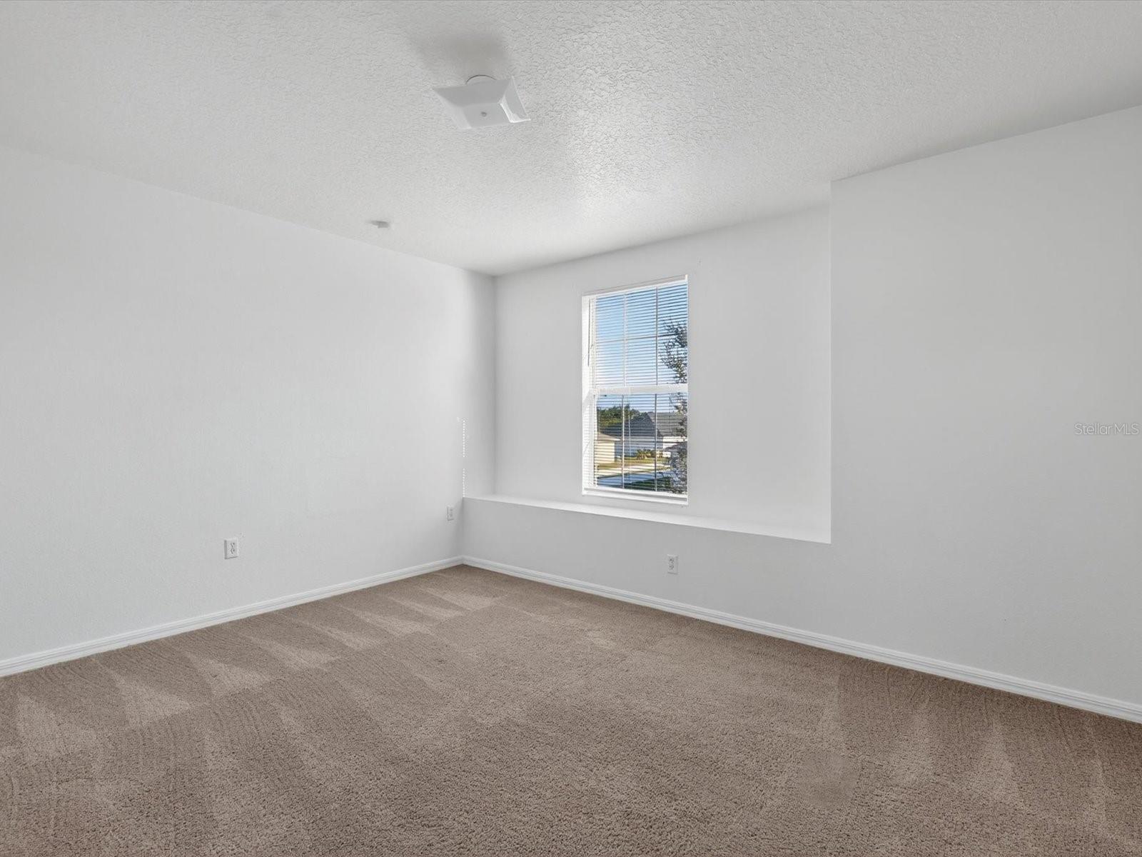 Image 29 of 37 For 556 Viceroy Court