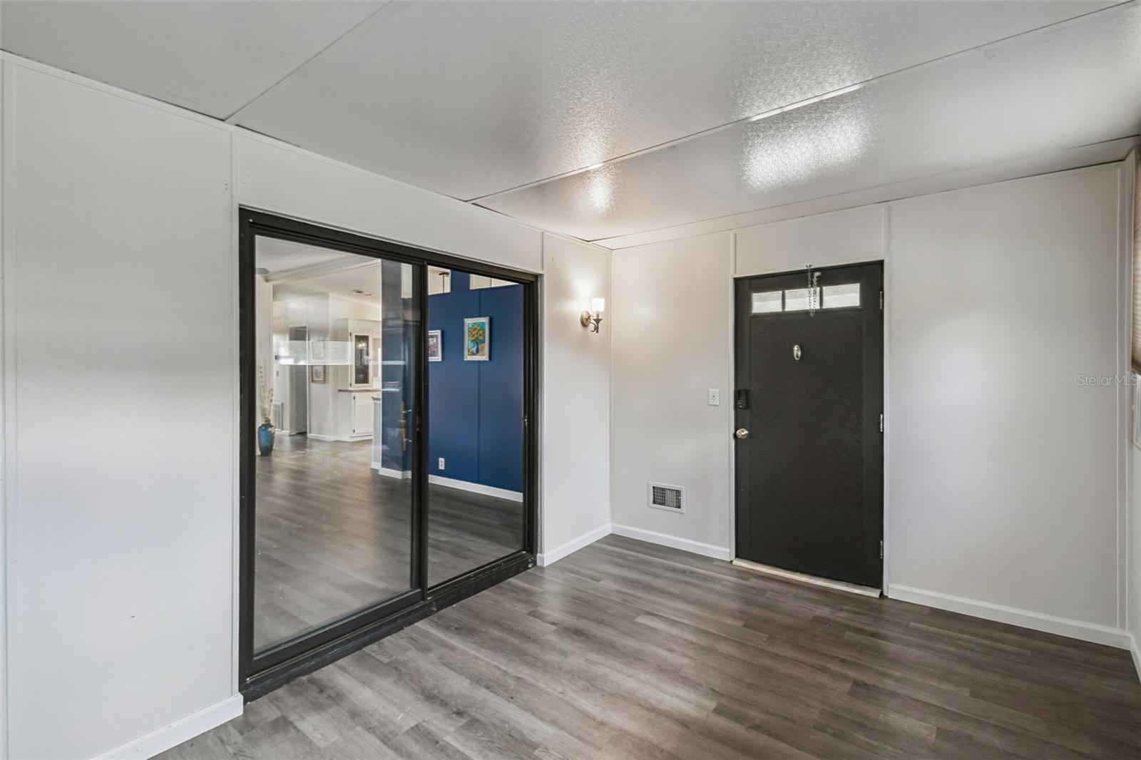 Image 15 of 32 For 711 Polo Park Boulevard