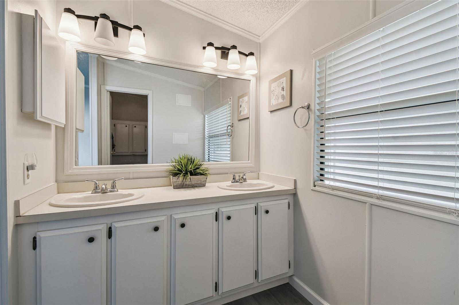 Image 22 of 32 For 711 Polo Park Boulevard