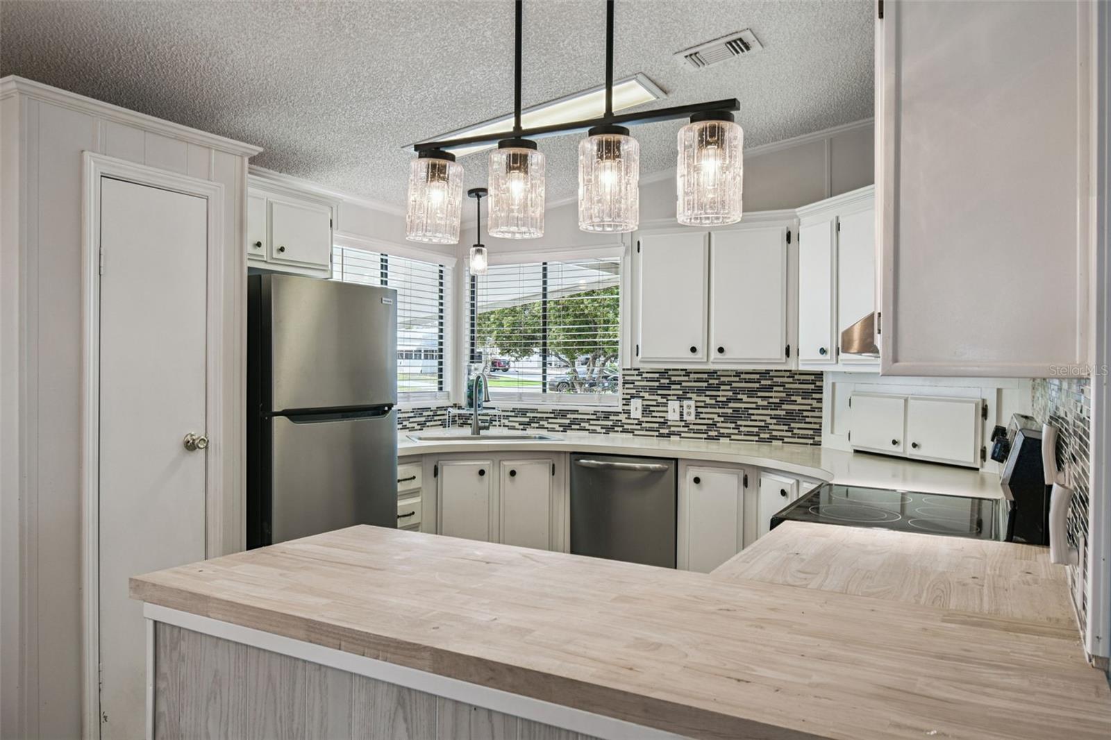 Image 7 of 32 For 711 Polo Park Boulevard