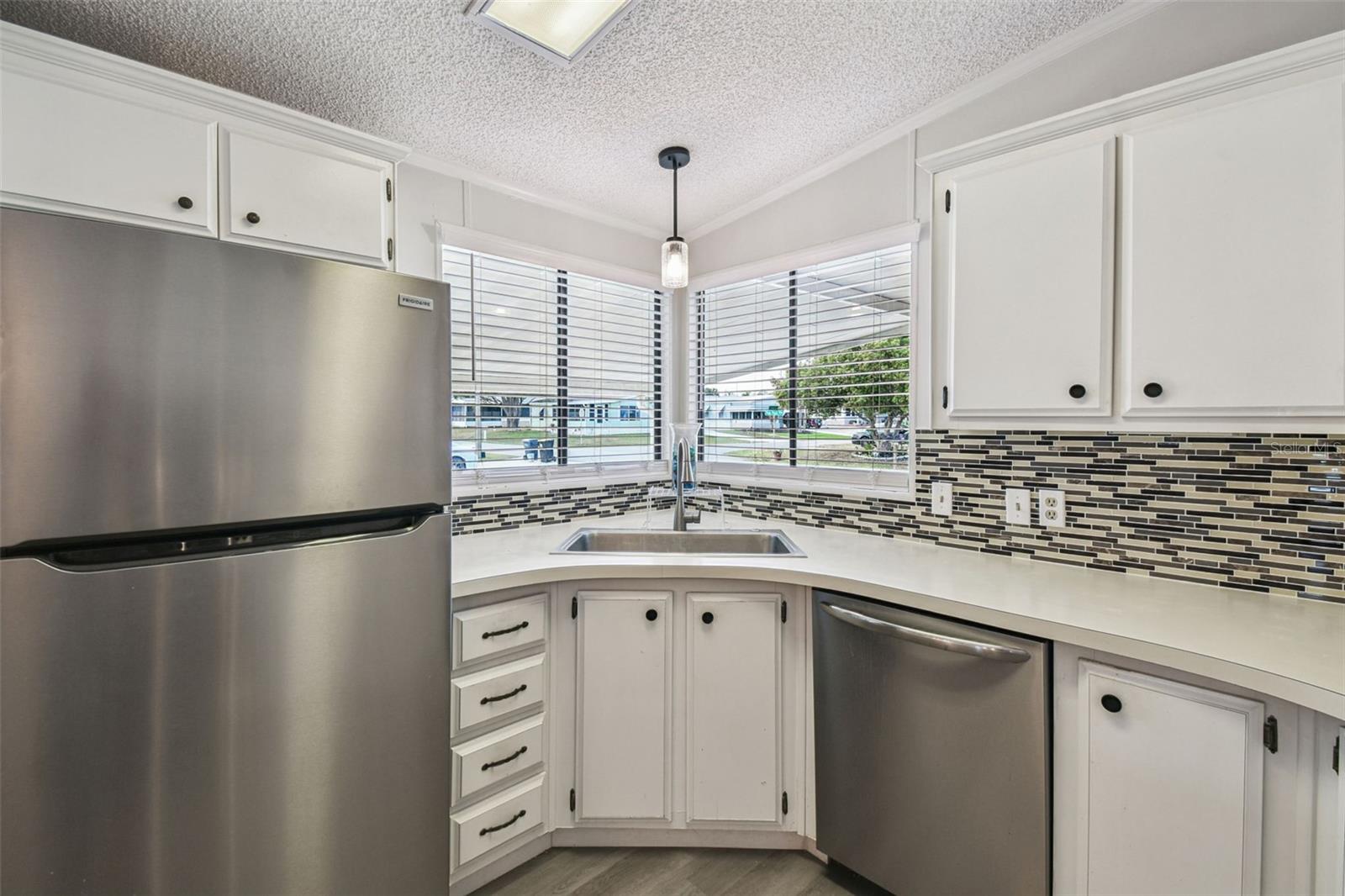 Image 8 of 32 For 711 Polo Park Boulevard