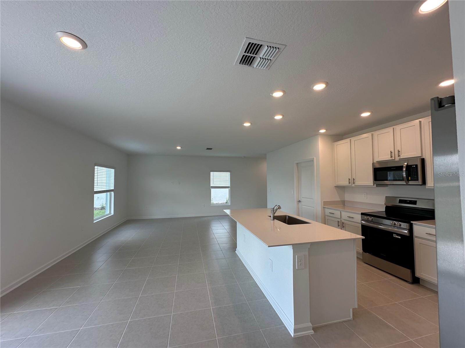 Image 22 of 29 For 5695 Ficus Aurea St