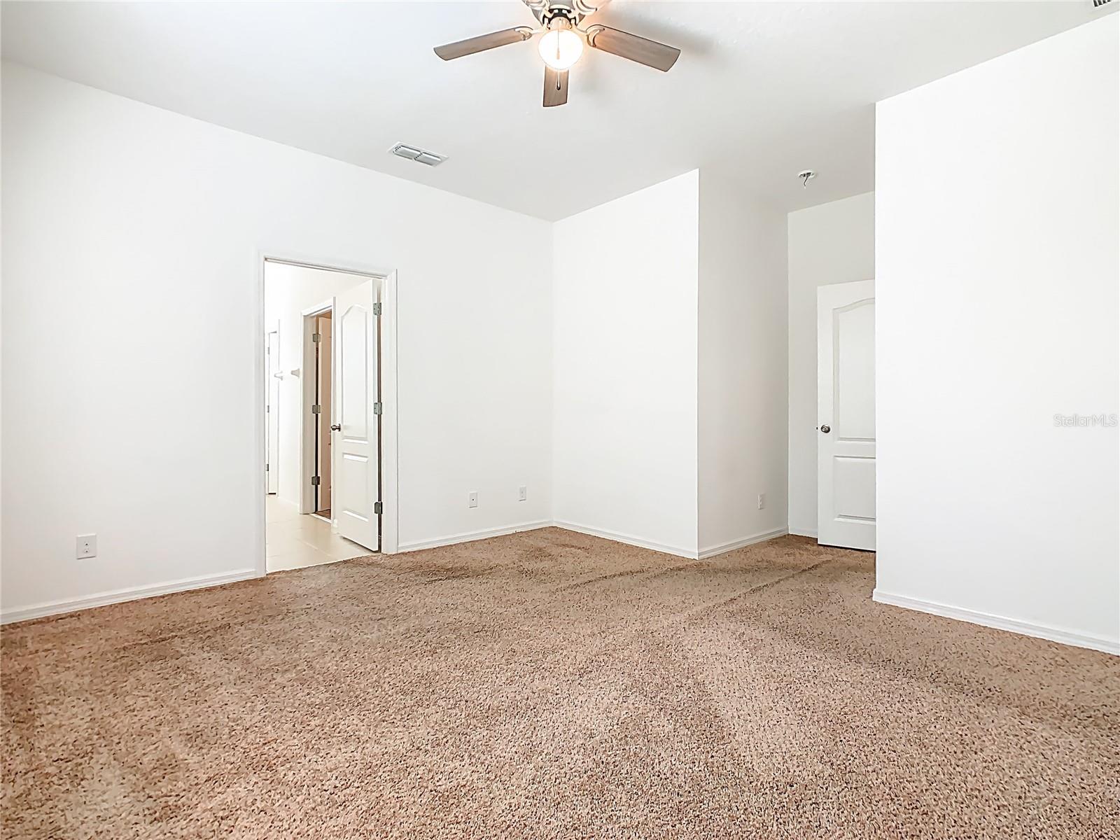 Image 18 of 39 For 806 Benjamin Trail