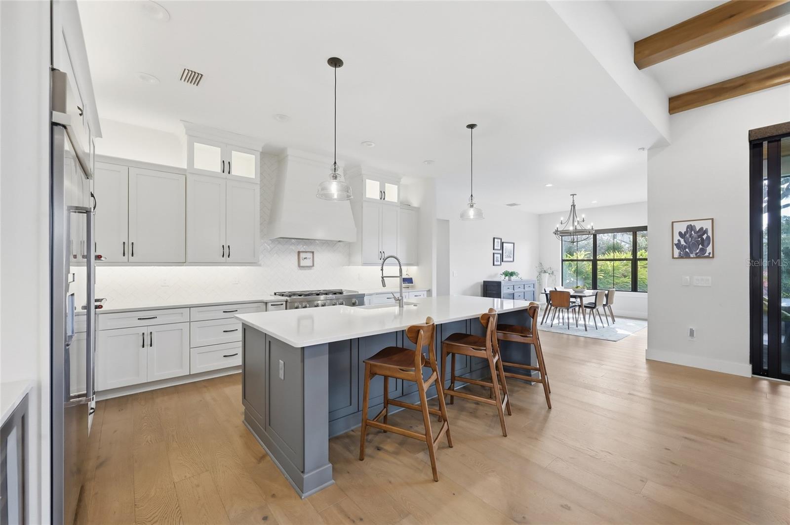 Image 19 of 86 For 15210 Oakland Avenue