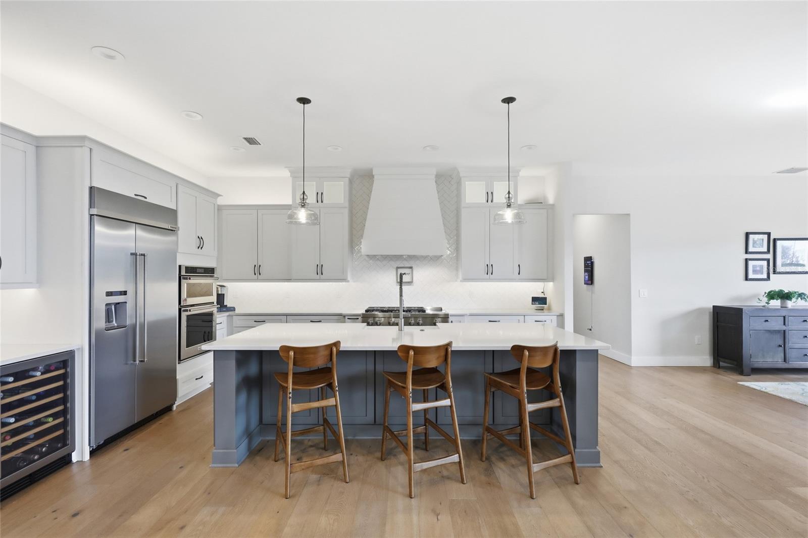 Image 20 of 86 For 15210 Oakland Avenue