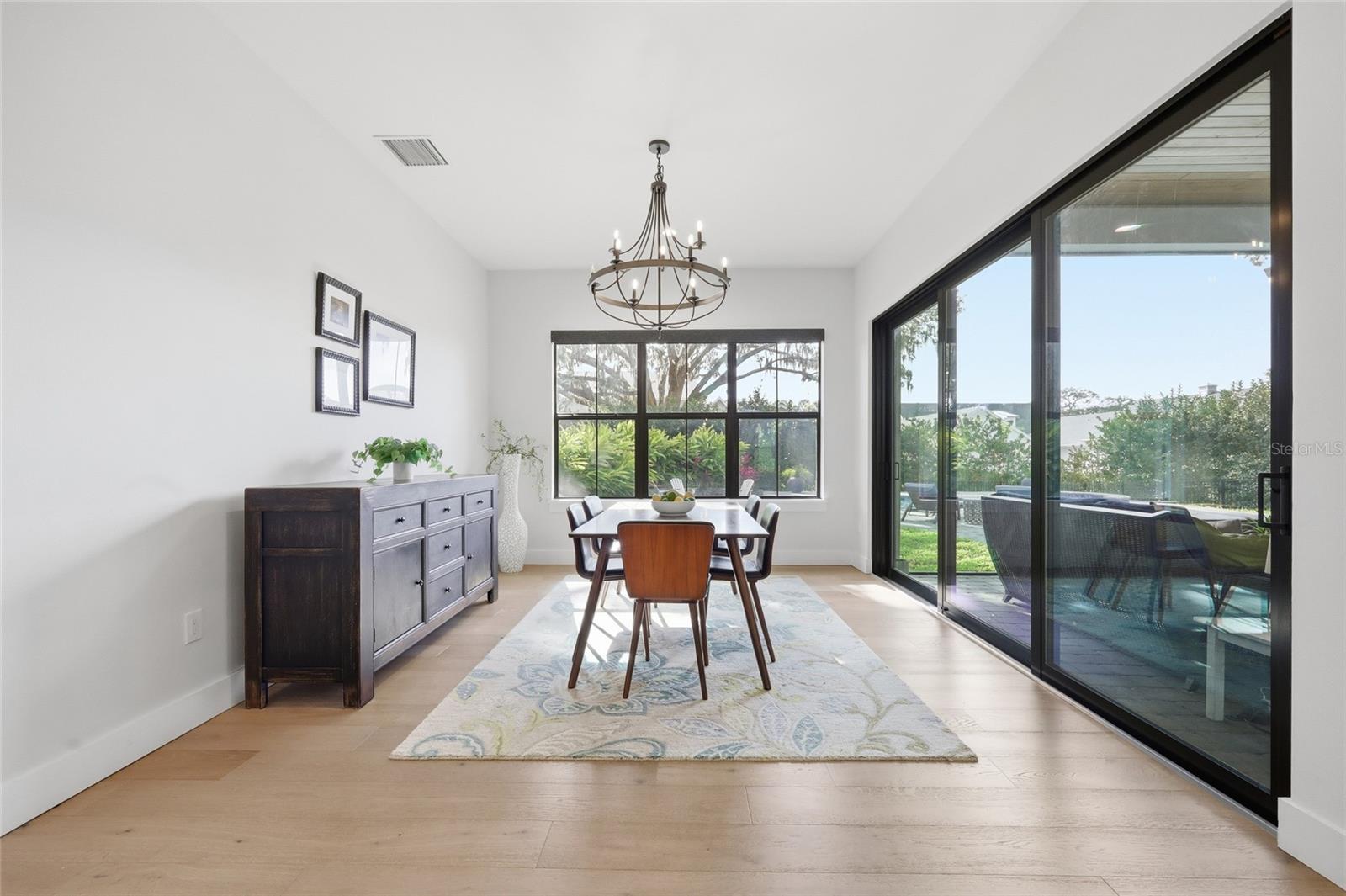 Image 26 of 86 For 15210 Oakland Avenue