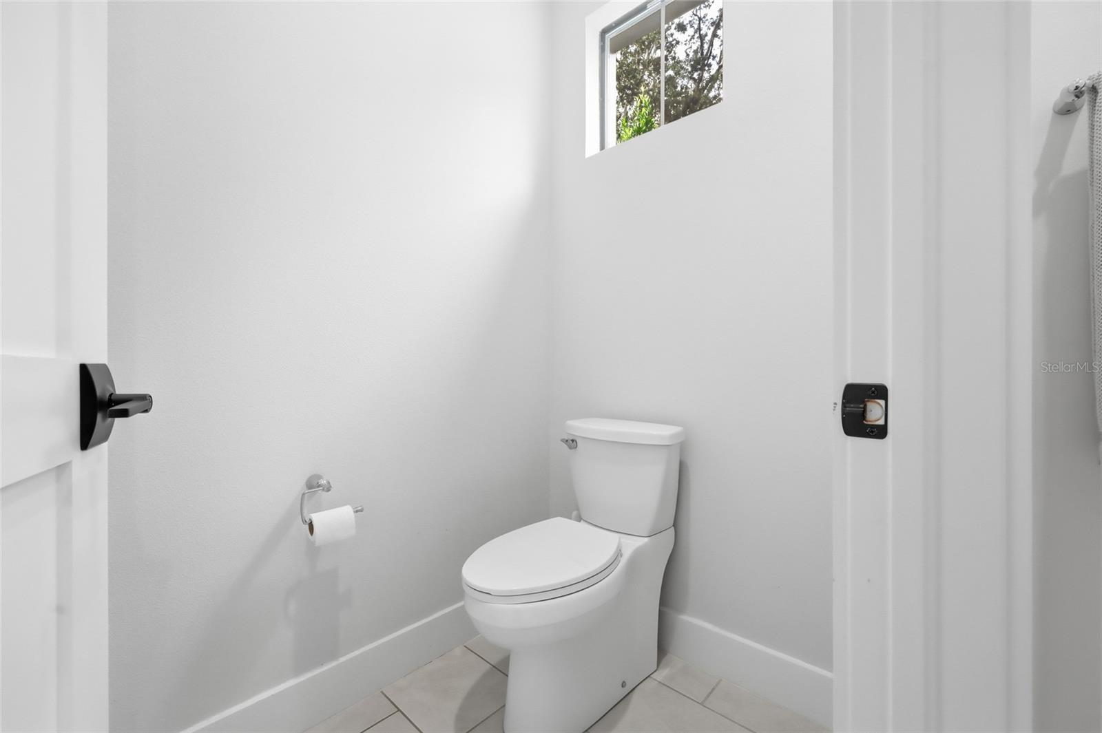 Image 38 of 86 For 15210 Oakland Avenue