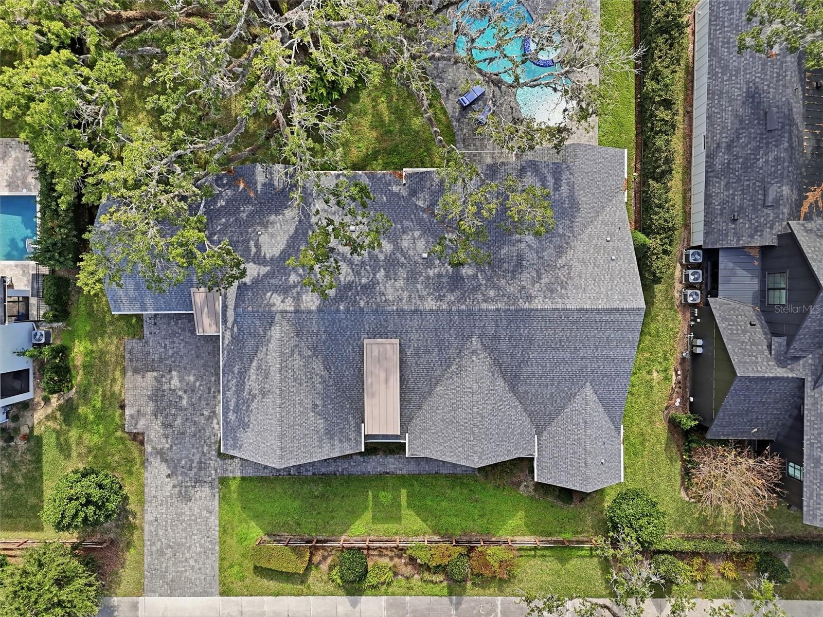 Image 4 of 86 For 15210 Oakland Avenue