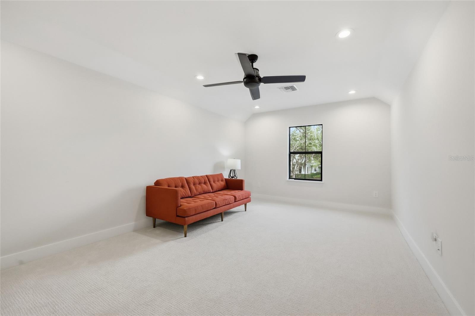 Image 58 of 86 For 15210 Oakland Avenue