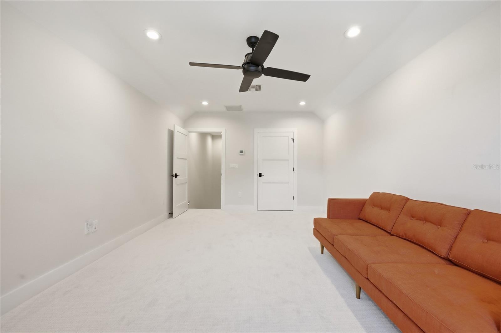 Image 59 of 86 For 15210 Oakland Avenue