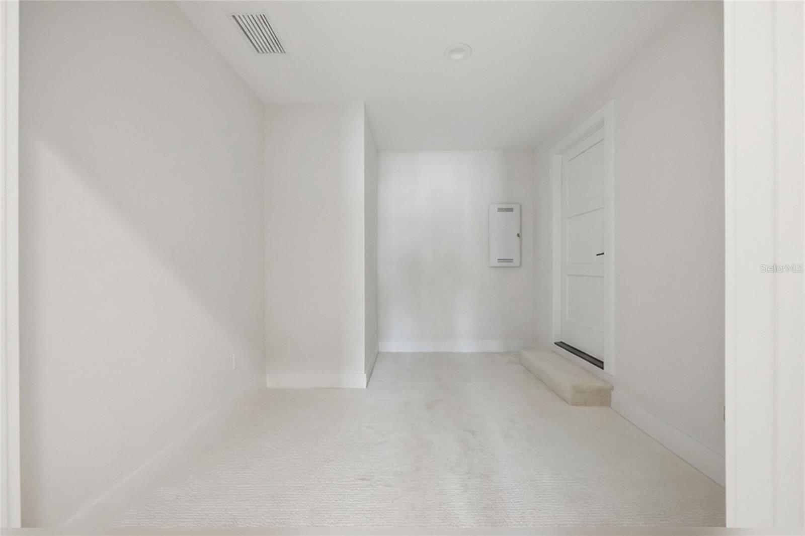 Image 62 of 86 For 15210 Oakland Avenue