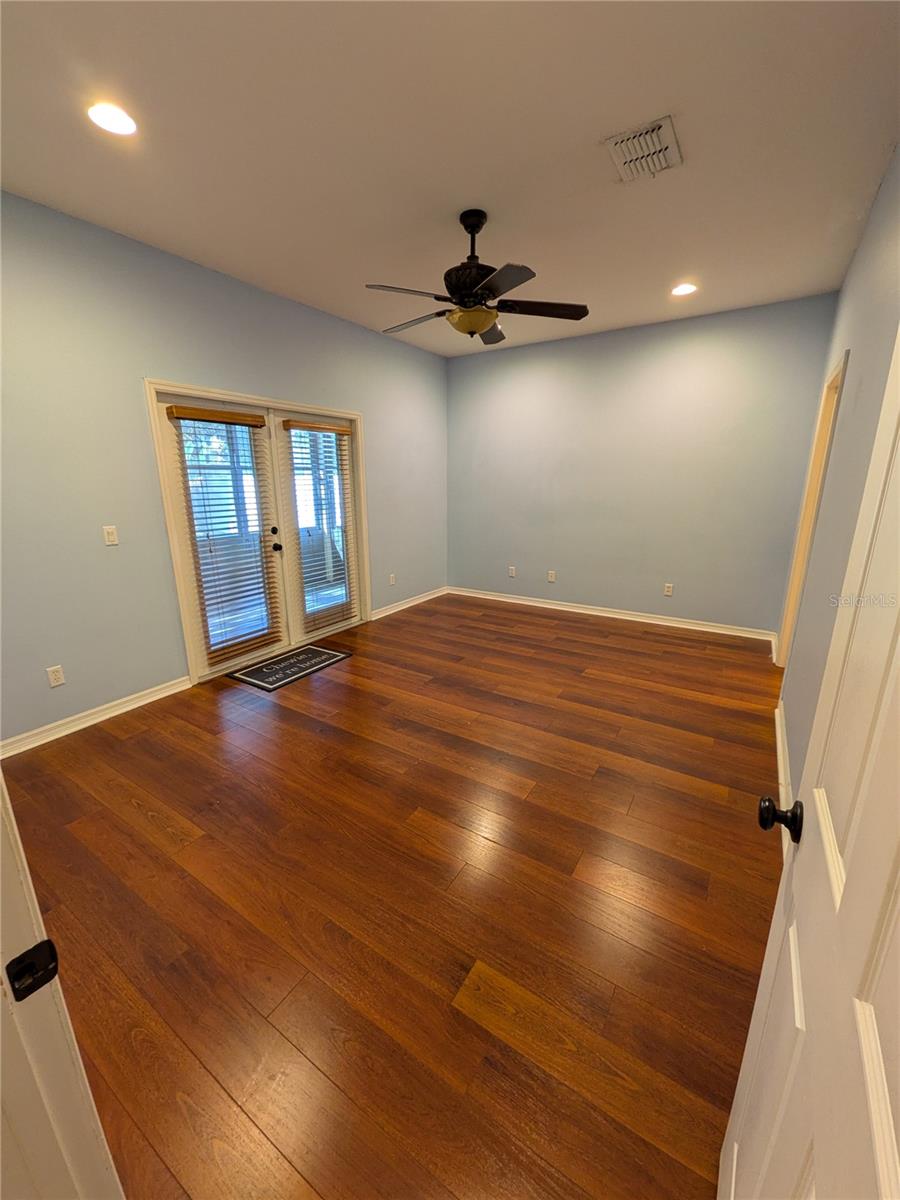 Image 23 of 26 For 1720 Crocker Avenue