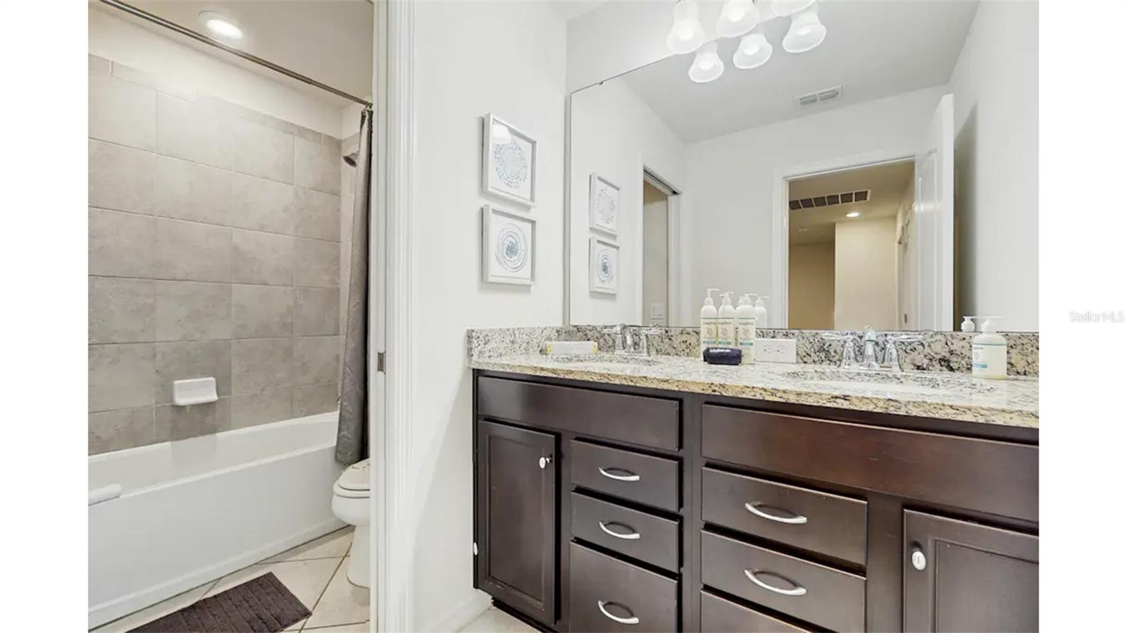 Image 16 of 26 For 7472 Oakmoss Loop