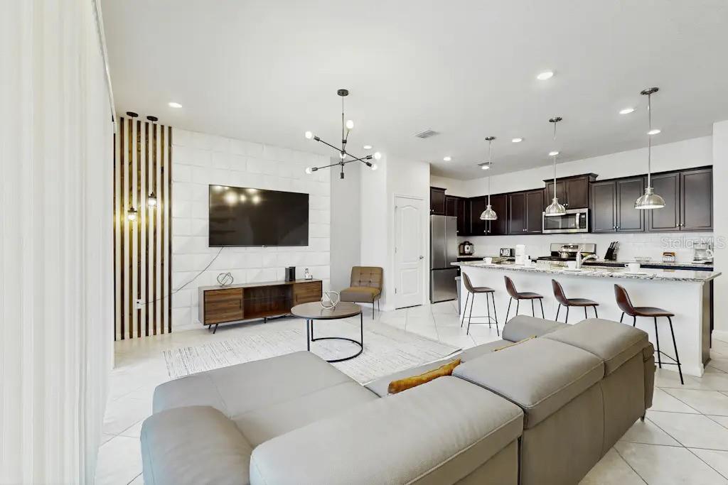 Image 3 of 26 For 7472 Oakmoss Loop