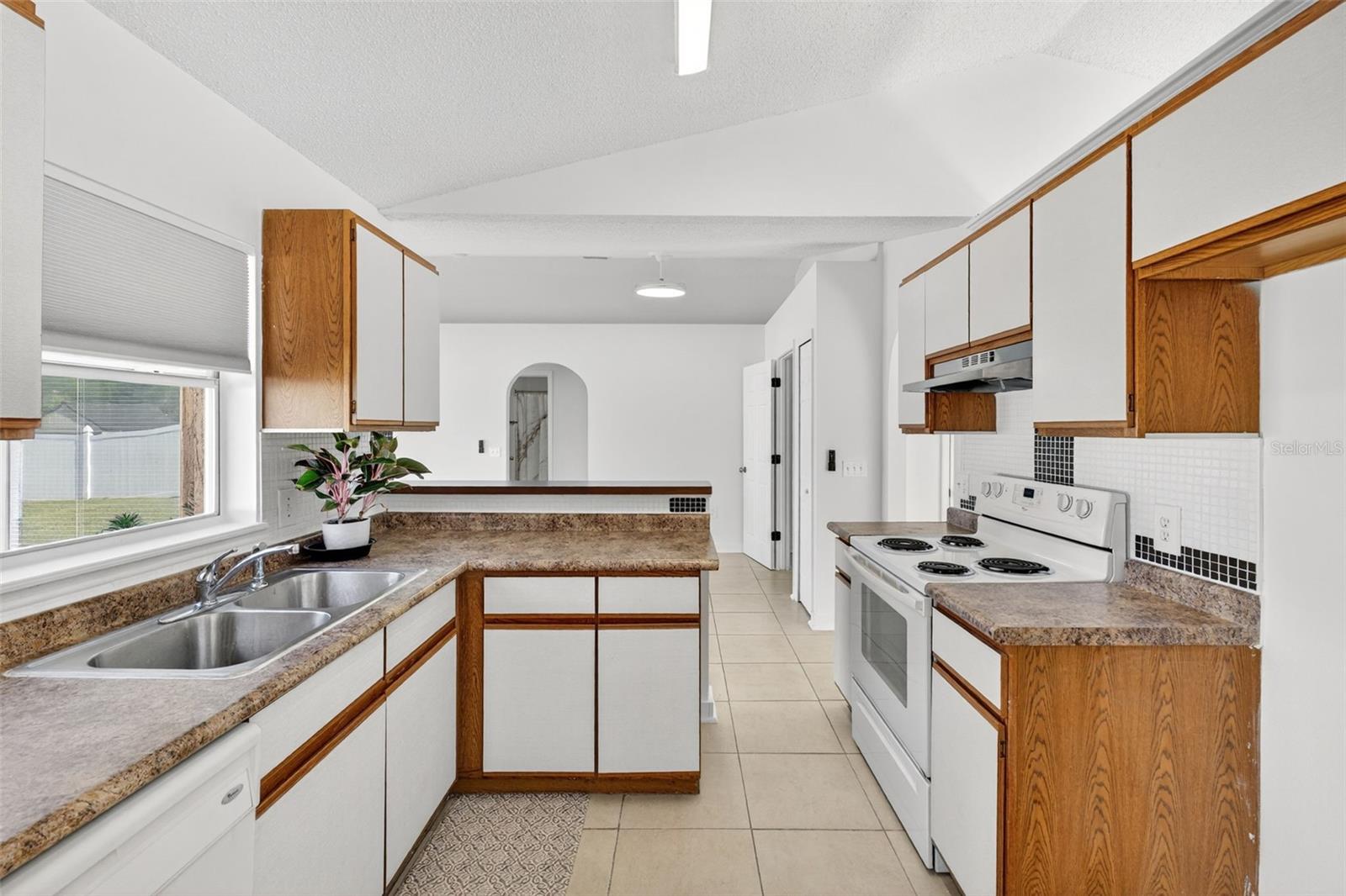 Image 13 of 53 For 2346 Queenswood Circle