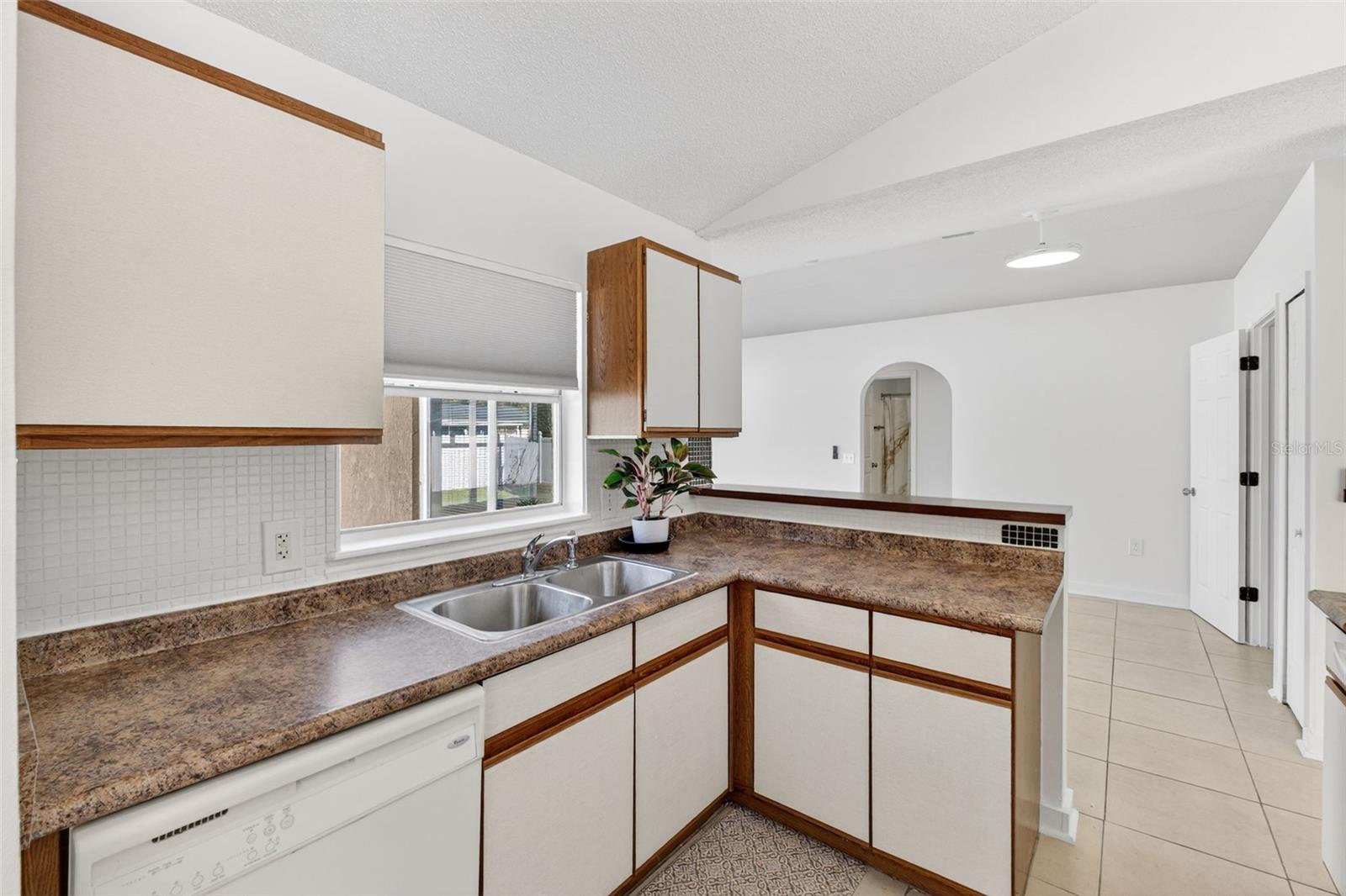 Image 14 of 53 For 2346 Queenswood Circle