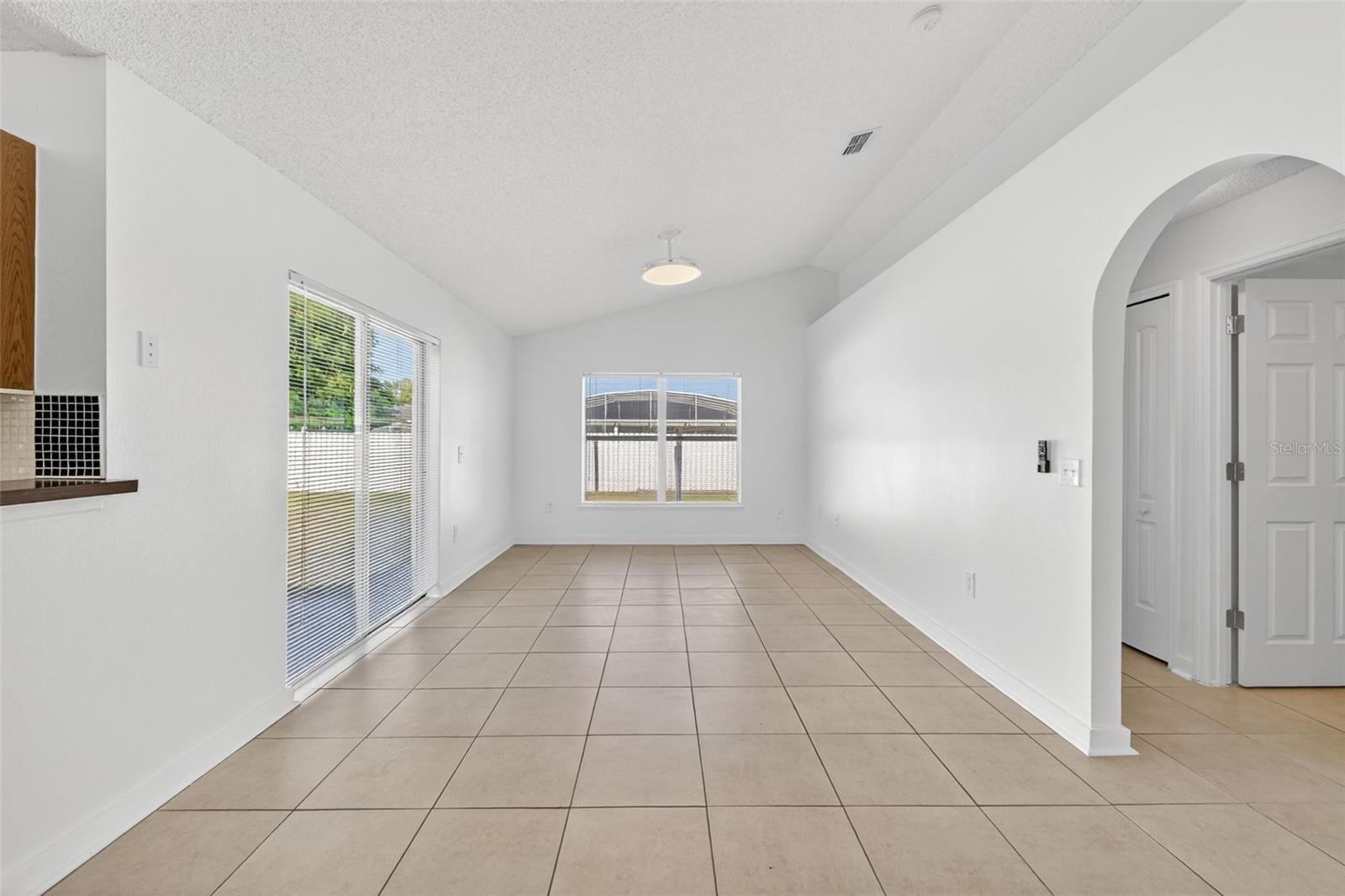 Image 16 of 53 For 2346 Queenswood Circle