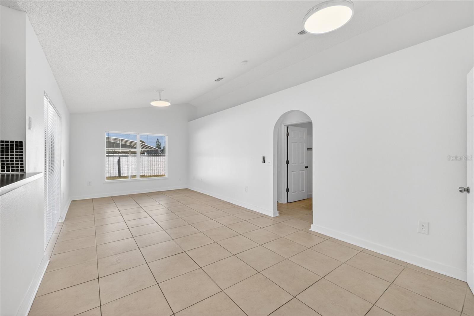 Image 17 of 53 For 2346 Queenswood Circle