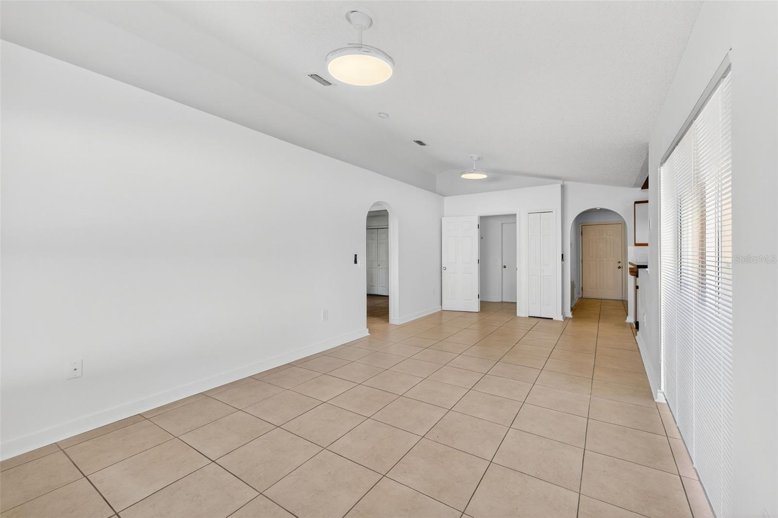 Image 19 of 53 For 2346 Queenswood Circle