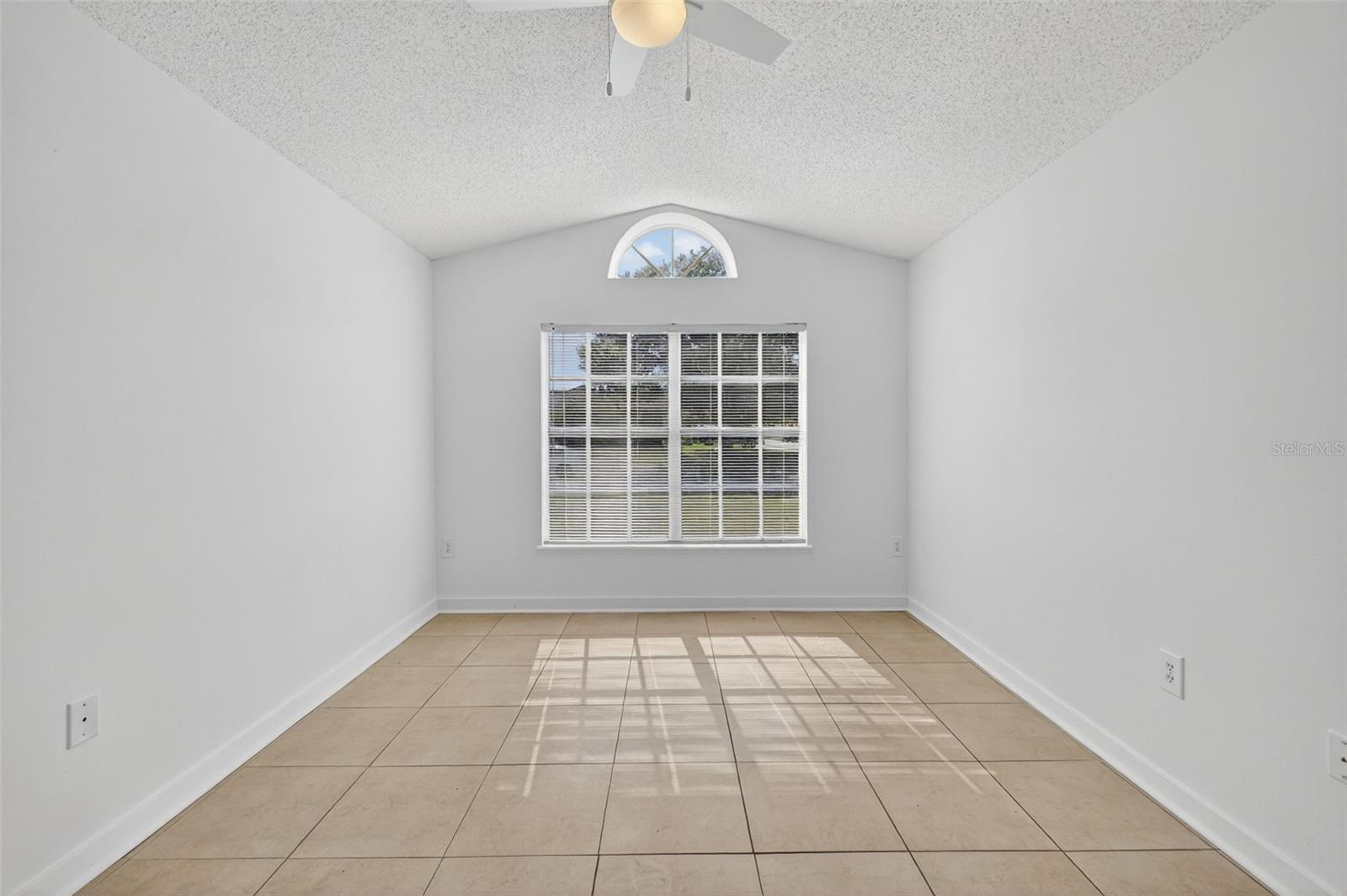 Image 23 of 53 For 2346 Queenswood Circle