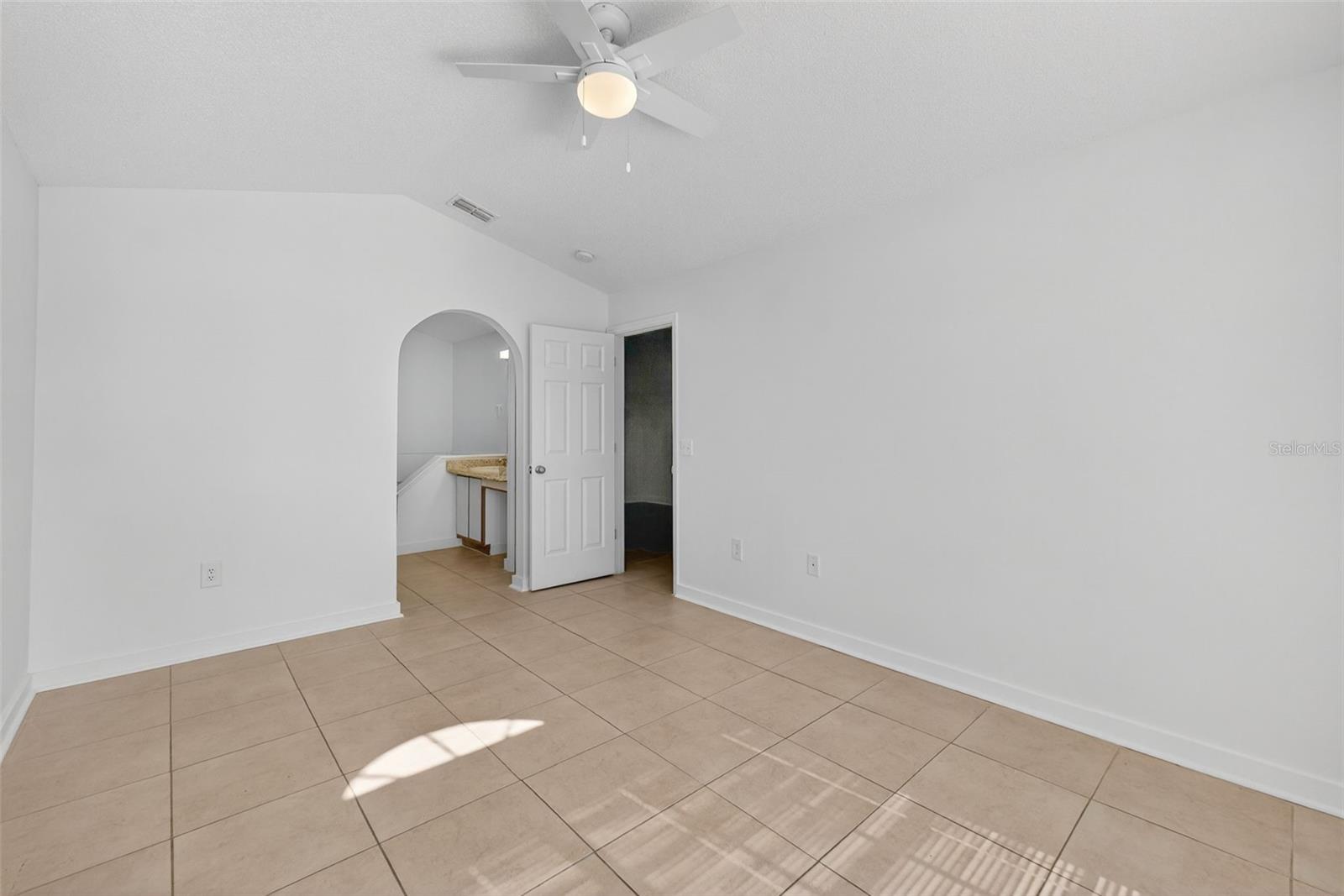 Image 25 of 53 For 2346 Queenswood Circle