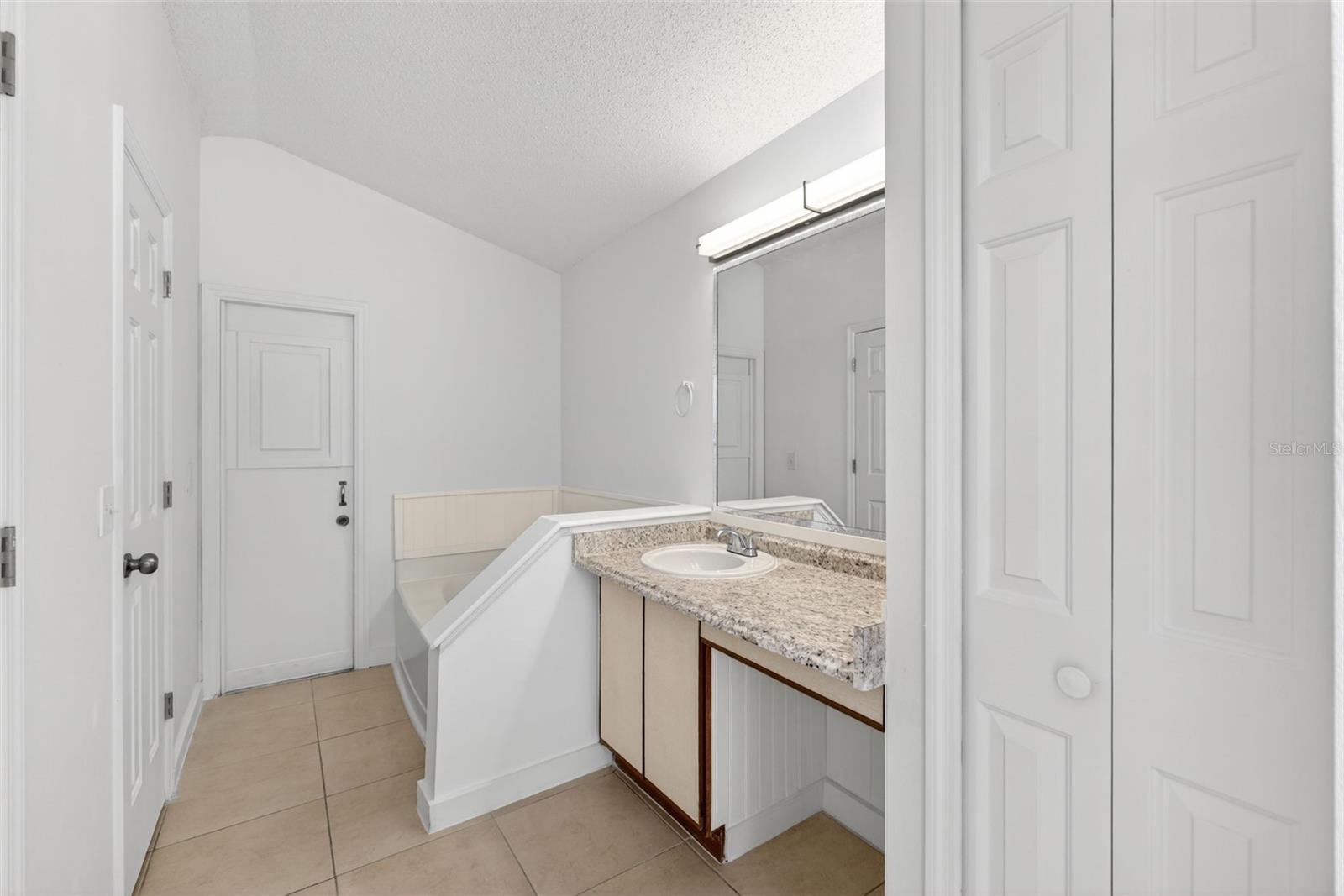 Image 26 of 53 For 2346 Queenswood Circle