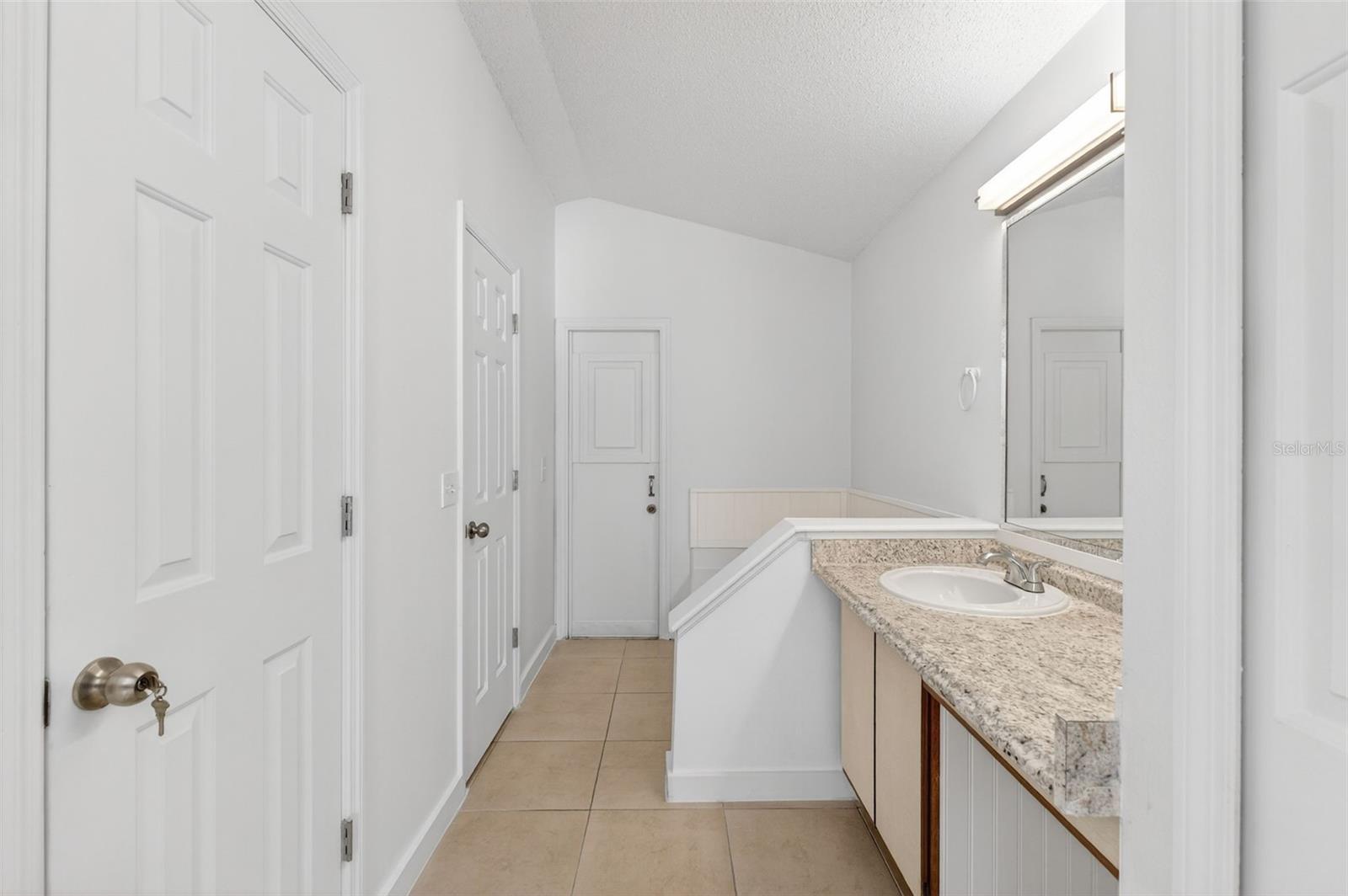 Image 27 of 53 For 2346 Queenswood Circle