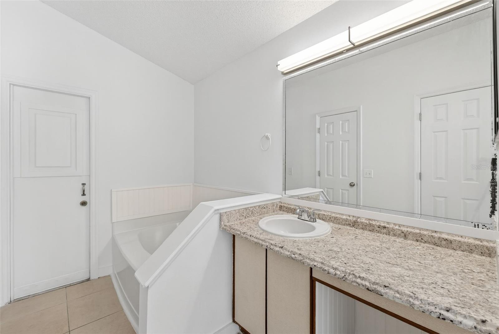 Image 28 of 53 For 2346 Queenswood Circle