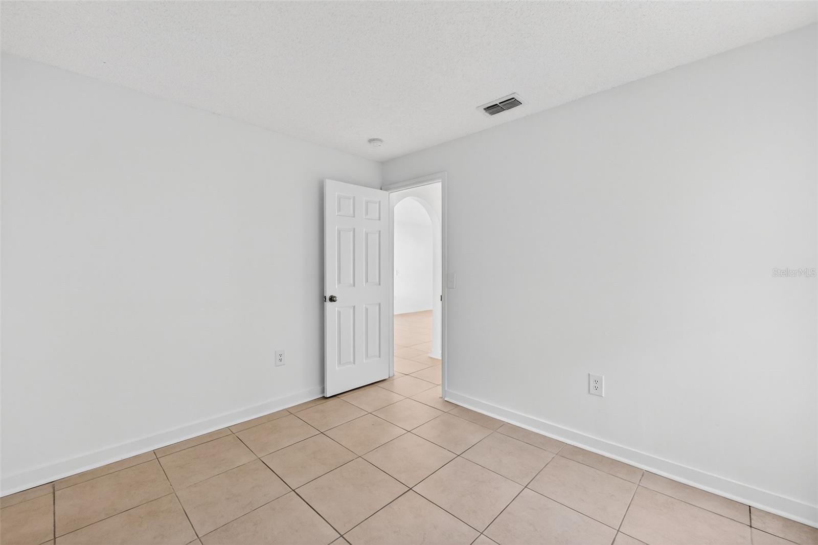 Image 32 of 53 For 2346 Queenswood Circle