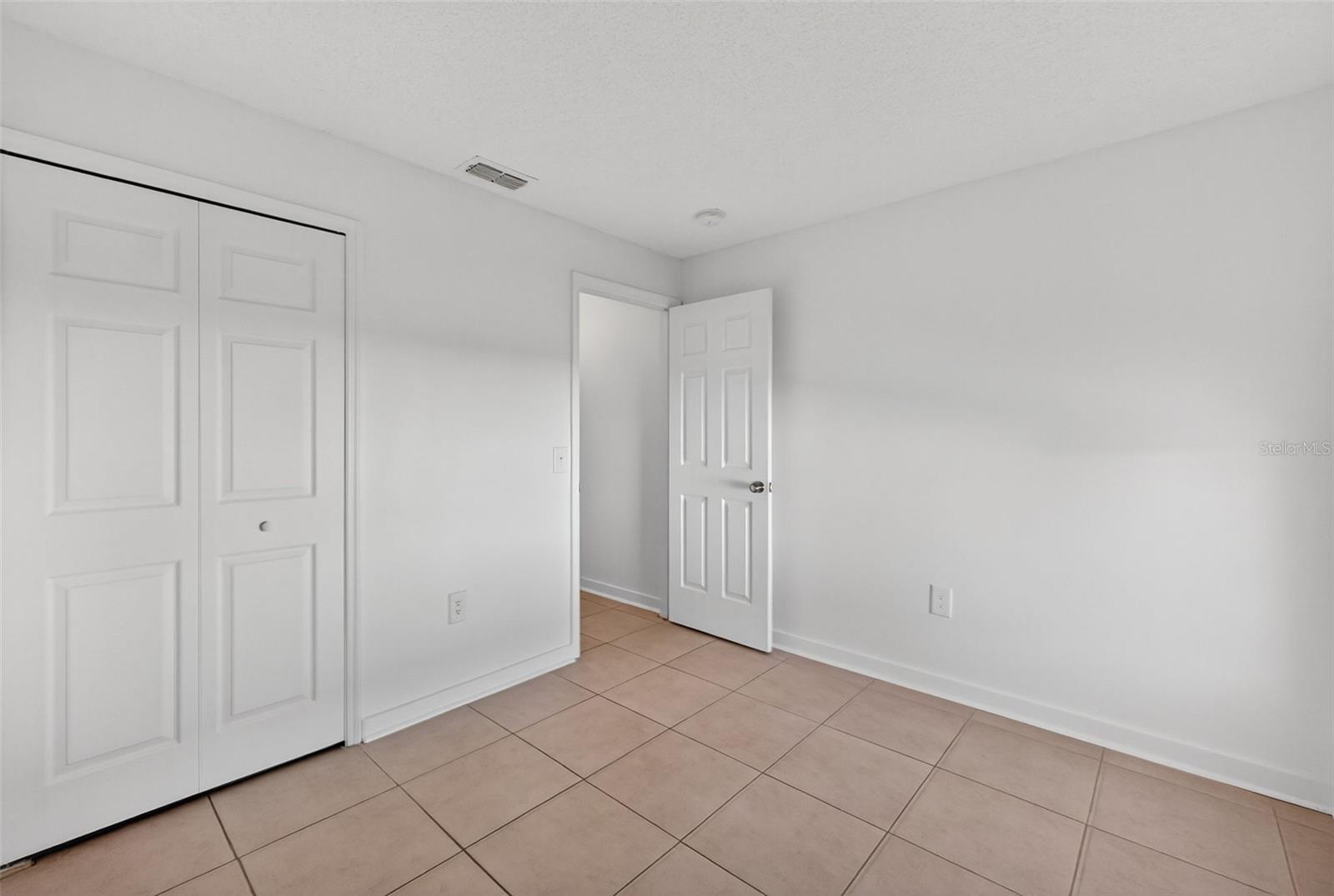 Image 33 of 53 For 2346 Queenswood Circle