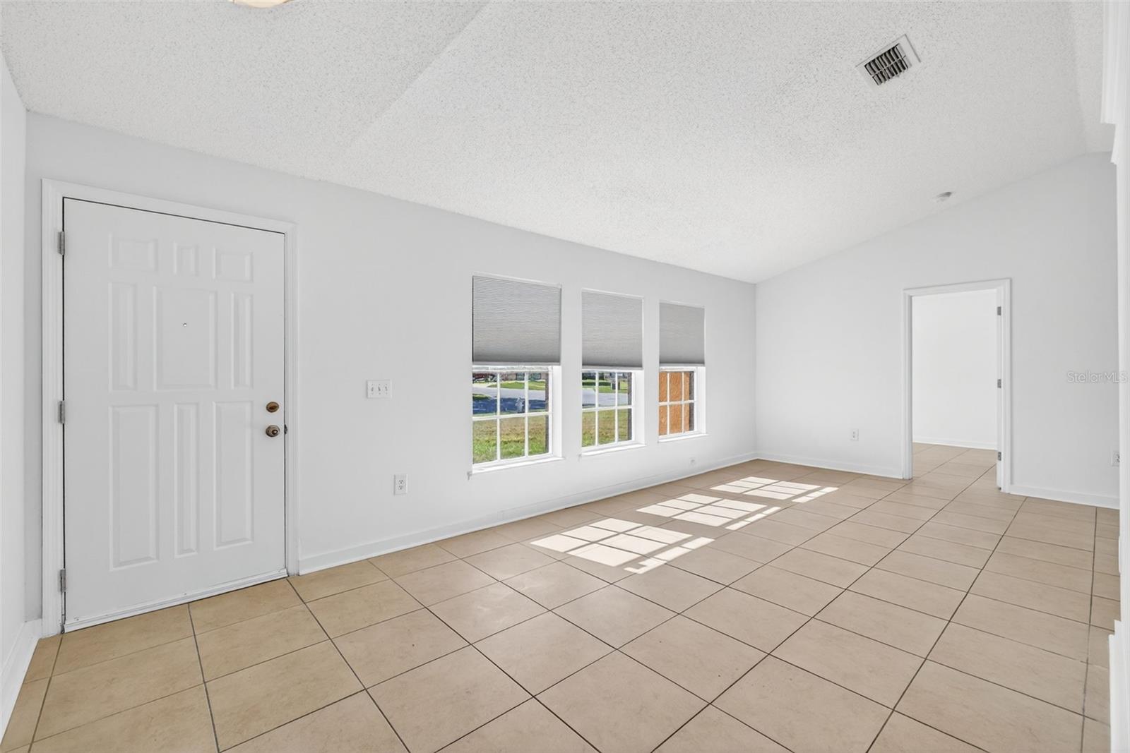 Image 4 of 53 For 2346 Queenswood Circle