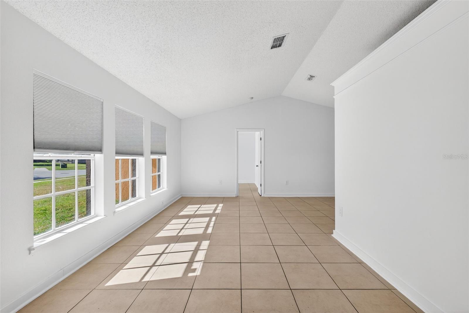 Image 5 of 53 For 2346 Queenswood Circle