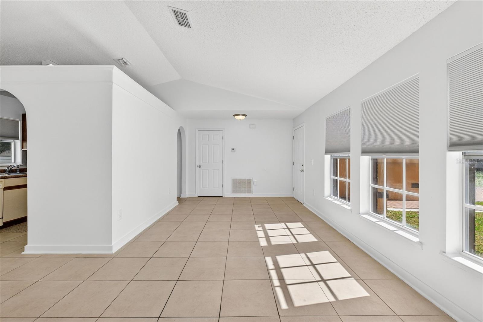 Image 7 of 53 For 2346 Queenswood Circle