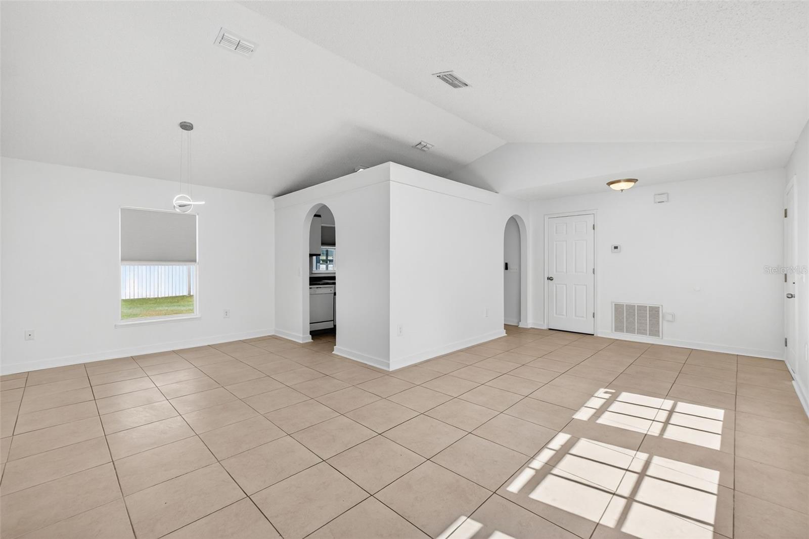 Image 8 of 53 For 2346 Queenswood Circle