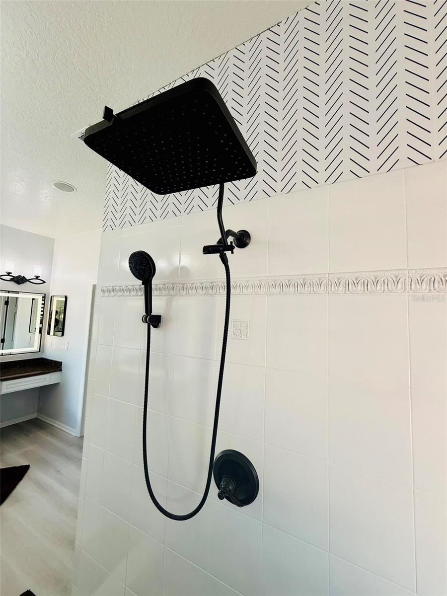 Image 20 of 75 For 18018 Malakai Isle Drive