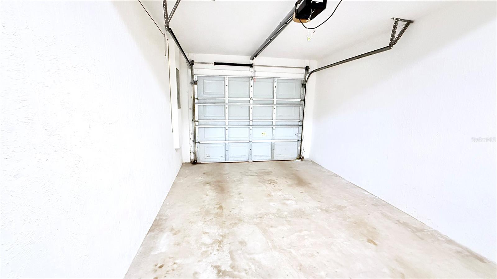 Image 23 of 34 For 10424 Kiplinger Lane 239