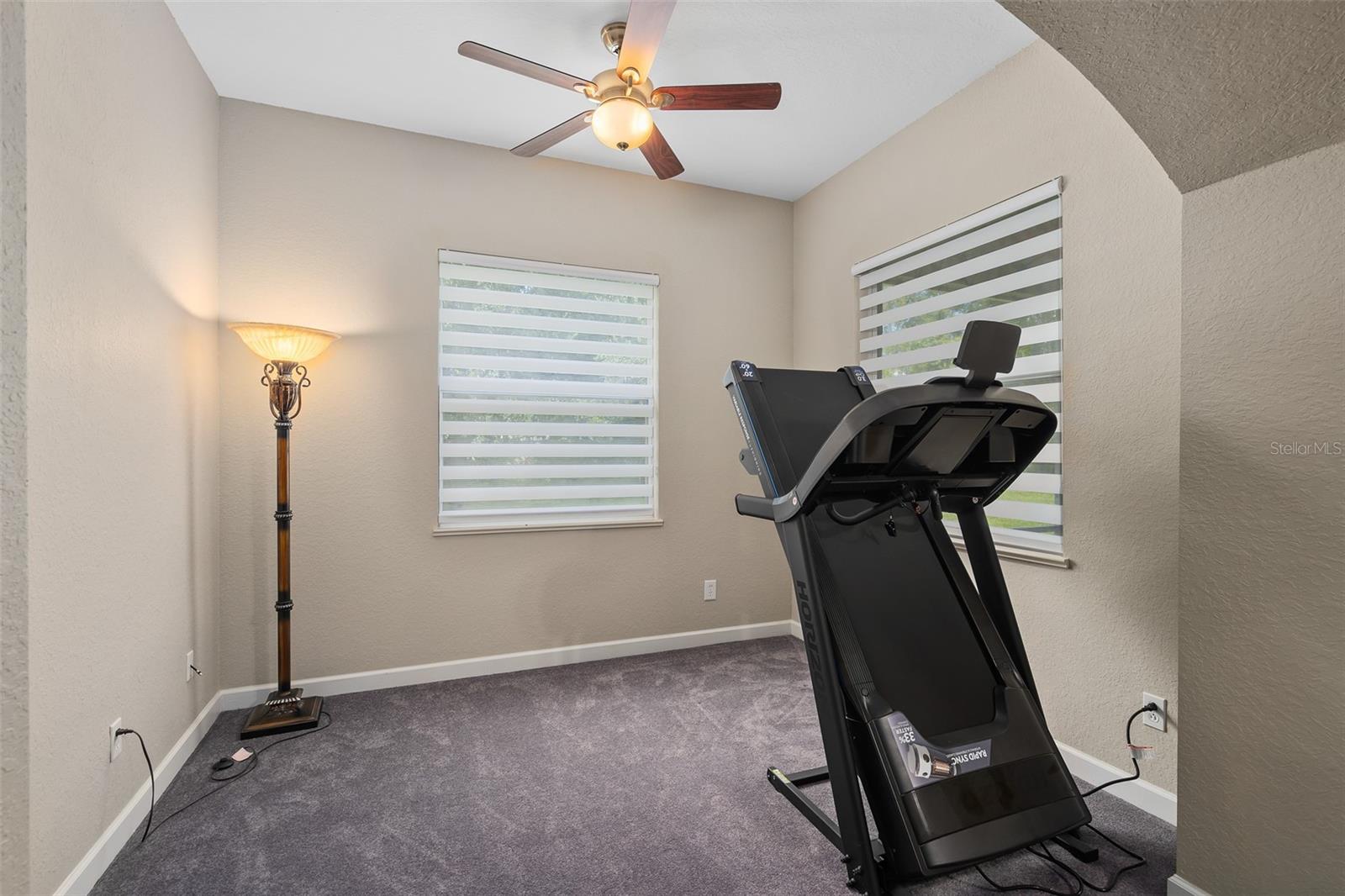 Image 11 of 40 For 932 Classic View Drive