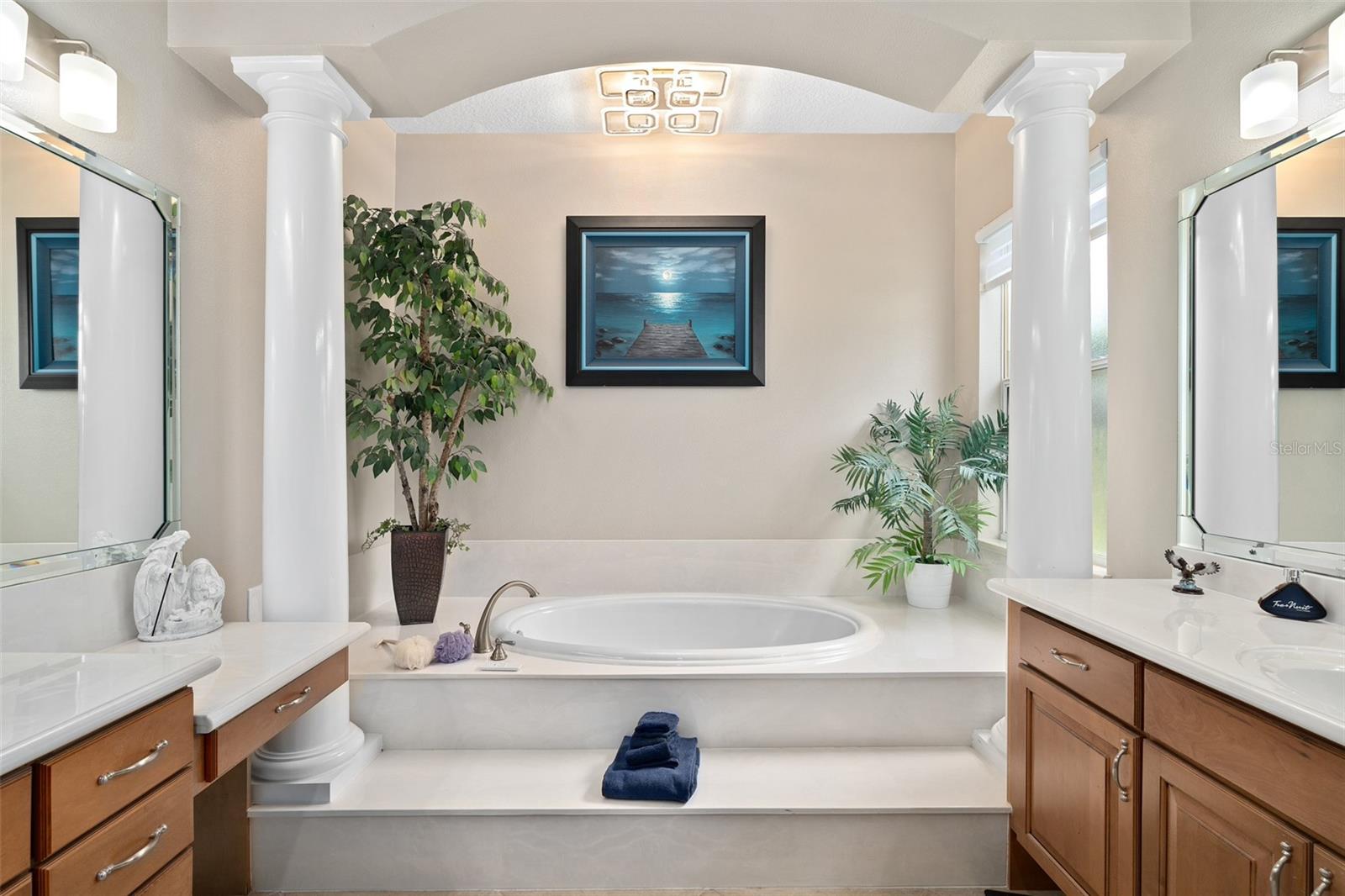 Image 13 of 40 For 932 Classic View Drive