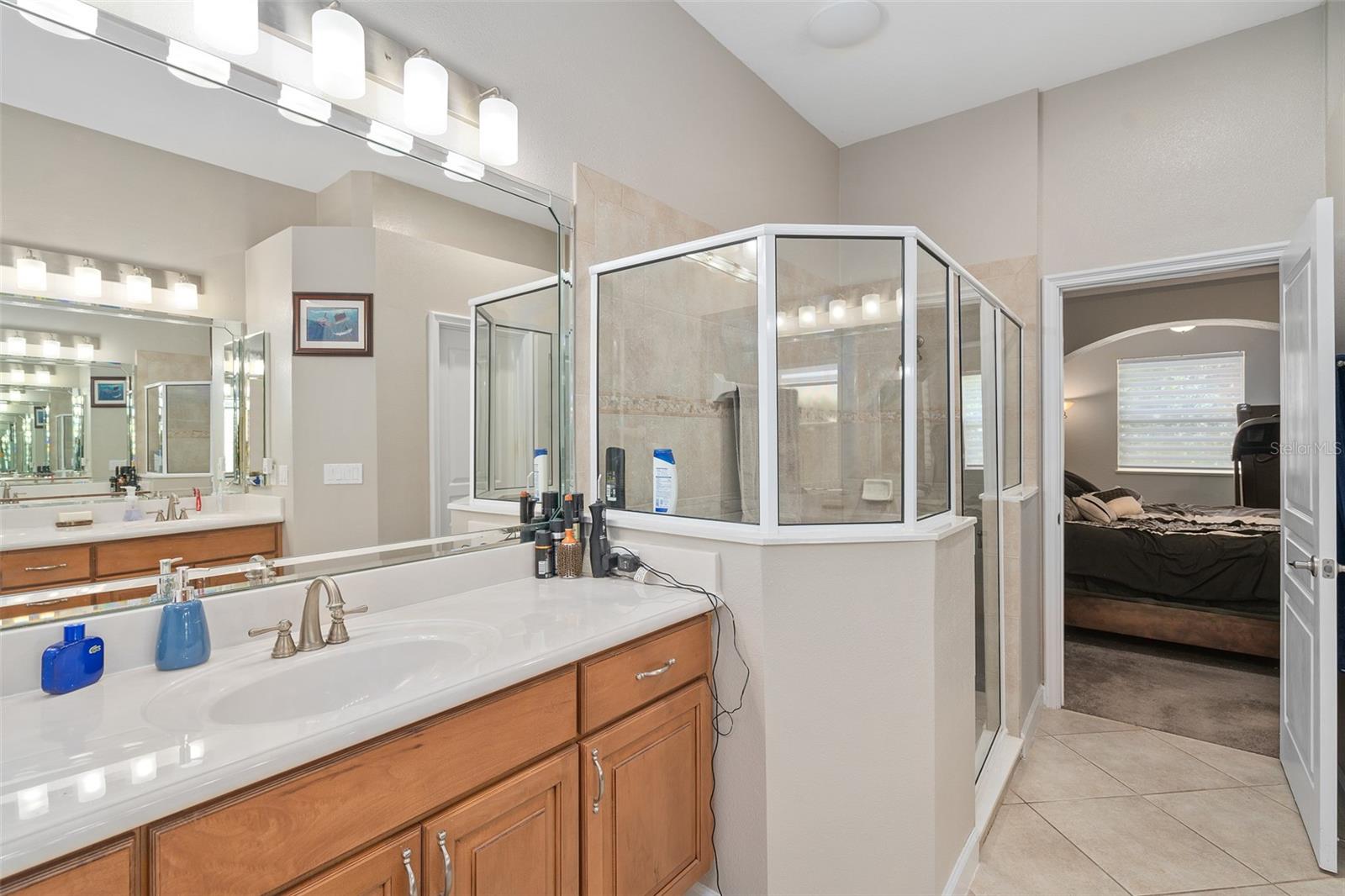 Image 16 of 40 For 932 Classic View Drive